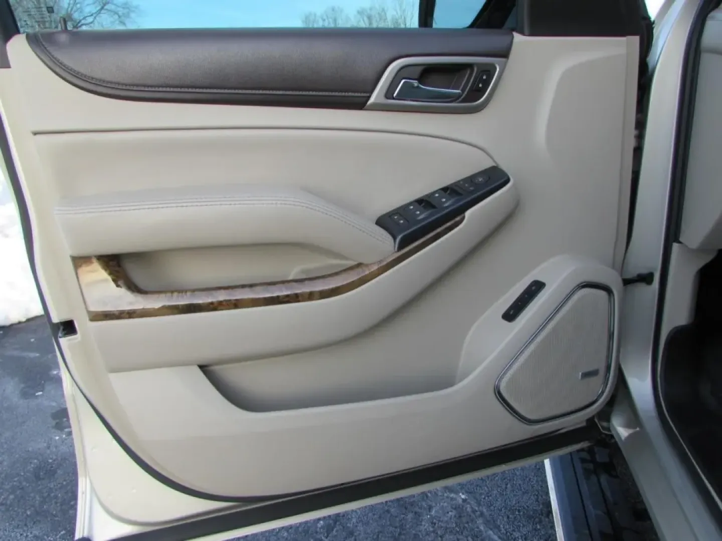 2015 /Cocoa/Shale GMC Yukon Denali (1GKS2JKJ8FR) with an 6.2L V8 OHV 16V engine, Automatic transmission, located at 12830 Highway 21, De Soto, MO, 63020, (636) 337-7777, 38.153099, -90.573624 - Experience the freedom and versatility that comes with owning a 2015 GMC Yukon XL Denali, perfect for those who need a reliable companion for family adventures, long commutes, or weekend getaways. At Pettus CDJR DeSoto, located conveniently at 12830 Highway 21 in De Soto, MO, we are your go-to used - Photo#10