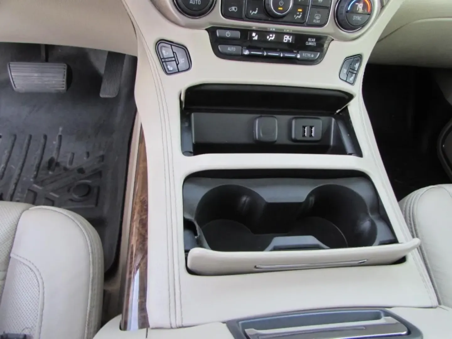 2015 /Cocoa/Shale GMC Yukon Denali (1GKS2JKJ8FR) with an 6.2L V8 OHV 16V engine, Automatic transmission, located at 12830 Highway 21, De Soto, MO, 63020, (636) 337-7777, 38.153099, -90.573624 - Experience the freedom and versatility that comes with owning a 2015 GMC Yukon XL Denali, perfect for those who need a reliable companion for family adventures, long commutes, or weekend getaways. At Pettus CDJR DeSoto, located conveniently at 12830 Highway 21 in De Soto, MO, we are your go-to used - Photo#19