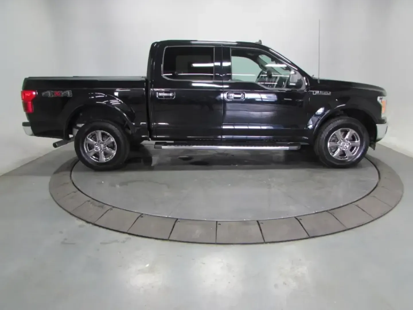 2019 /Black Ford F-150 Lariat (1FTEW1E40KK) with an 3.5L V6 TURBO engine, 6A transmission, located at 12836 Highway 21, De Soto, MO, 63020, (636) 337-7777, 38.151867, -90.575615 - **Unleash Your Adventures with the 2019 Ford F-150 at Pettus Ford De Soto!** <br /> <br /> Are you ready to elevate your lifestyle with a vehicle that perfectly blends capability and comfort? Look no further than this rugged 2019 Ford F-150, available now at Pettus Ford De Soto. Whether you're haul - Photo#7