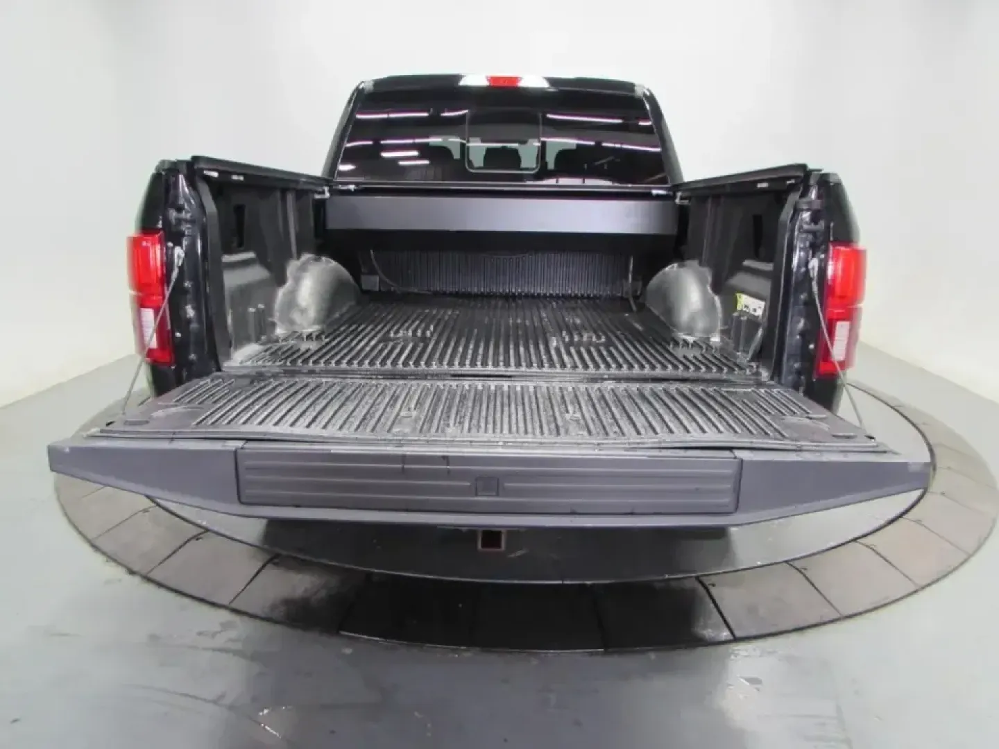 2019 /Black Ford F-150 Lariat (1FTEW1E40KK) with an 3.5L V6 TURBO engine, 6A transmission, located at 12836 Highway 21, De Soto, MO, 63020, (636) 337-7777, 38.151867, -90.575615 - **Unleash Your Adventures with the 2019 Ford F-150 at Pettus Ford De Soto!** <br /> <br /> Are you ready to elevate your lifestyle with a vehicle that perfectly blends capability and comfort? Look no further than this rugged 2019 Ford F-150, available now at Pettus Ford De Soto. Whether you're haul - Photo#10