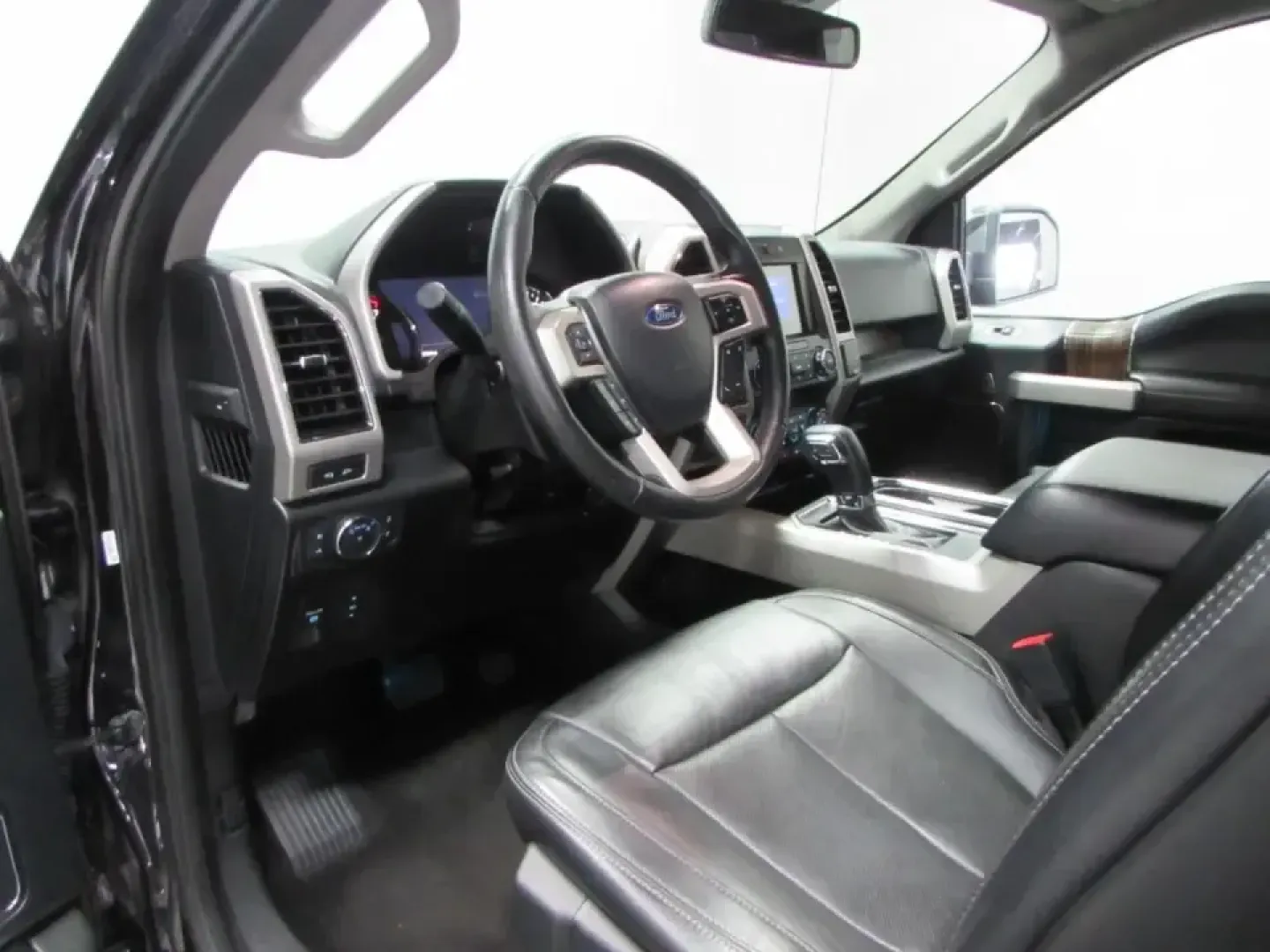 2019 /Black Ford F-150 Lariat (1FTEW1E40KK) with an 3.5L V6 TURBO engine, 6A transmission, located at 12836 Highway 21, De Soto, MO, 63020, (636) 337-7777, 38.151867, -90.575615 - **Unleash Your Adventures with the 2019 Ford F-150 at Pettus Ford De Soto!** <br /> <br /> Are you ready to elevate your lifestyle with a vehicle that perfectly blends capability and comfort? Look no further than this rugged 2019 Ford F-150, available now at Pettus Ford De Soto. Whether you're haul - Photo#12
