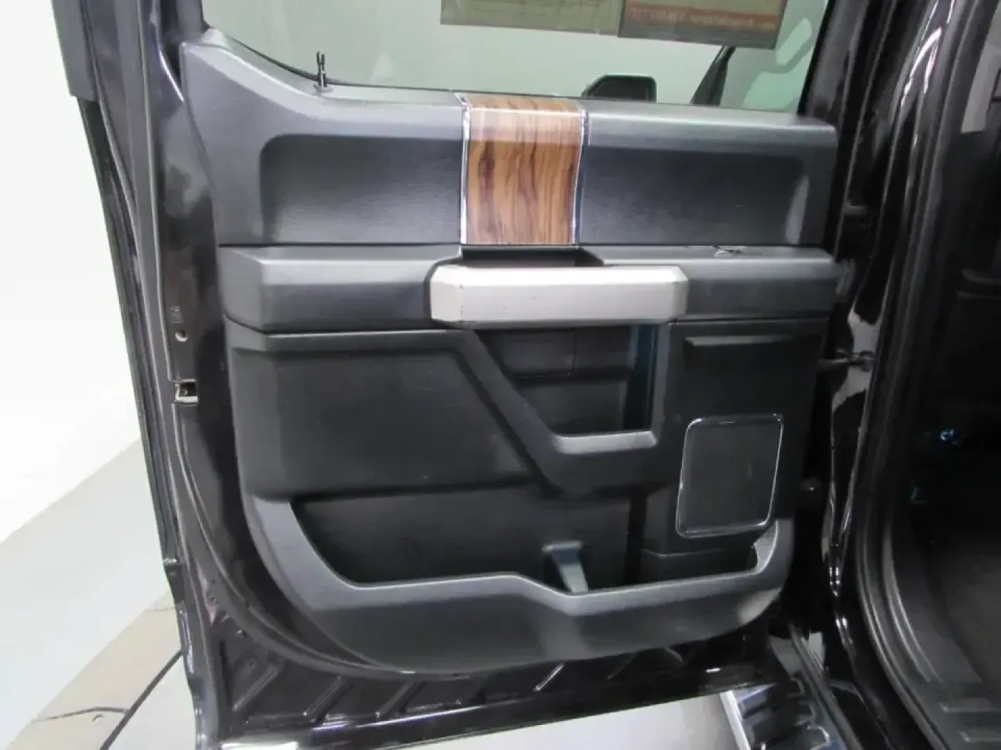 2019 /Black Ford F-150 Lariat (1FTEW1E40KK) with an 3.5L V6 TURBO engine, 6A transmission, located at 12836 Highway 21, De Soto, MO, 63020, (636) 337-7777, 38.151867, -90.575615 - **Unleash Your Adventures with the 2019 Ford F-150 at Pettus Ford De Soto!** <br /> <br /> Are you ready to elevate your lifestyle with a vehicle that perfectly blends capability and comfort? Look no further than this rugged 2019 Ford F-150, available now at Pettus Ford De Soto. Whether you're haul - Photo#13