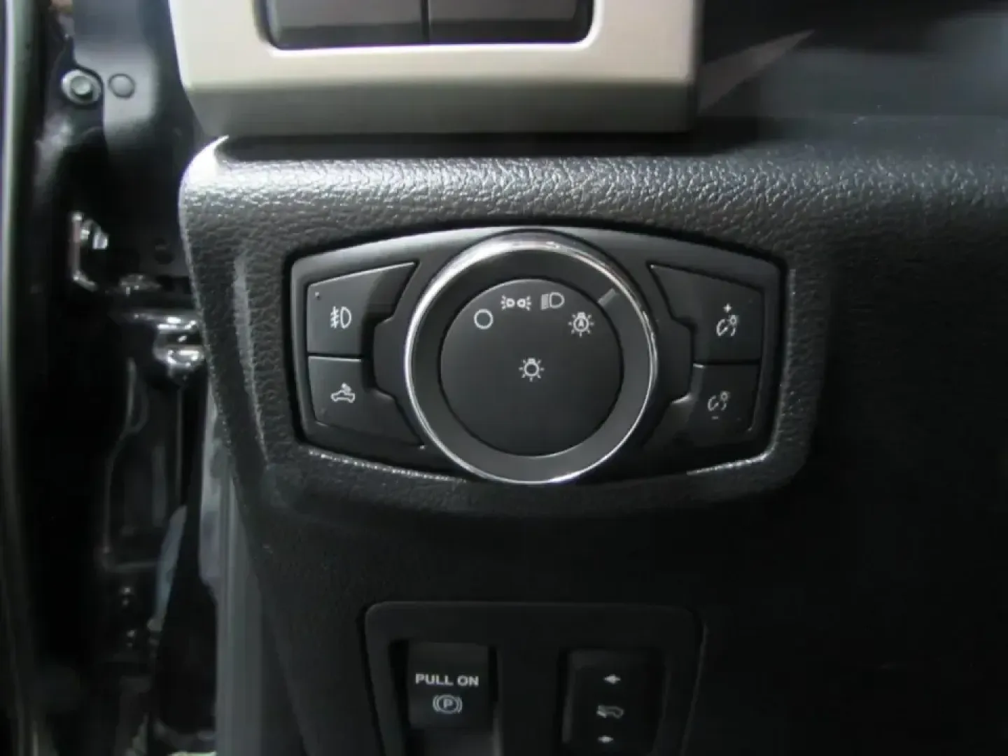 2019 /Black Ford F-150 Lariat (1FTEW1E40KK) with an 3.5L V6 TURBO engine, 6A transmission, located at 12836 Highway 21, De Soto, MO, 63020, (636) 337-7777, 38.151867, -90.575615 - **Unleash Your Adventures with the 2019 Ford F-150 at Pettus Ford De Soto!** <br /> <br /> Are you ready to elevate your lifestyle with a vehicle that perfectly blends capability and comfort? Look no further than this rugged 2019 Ford F-150, available now at Pettus Ford De Soto. Whether you're haul - Photo#22