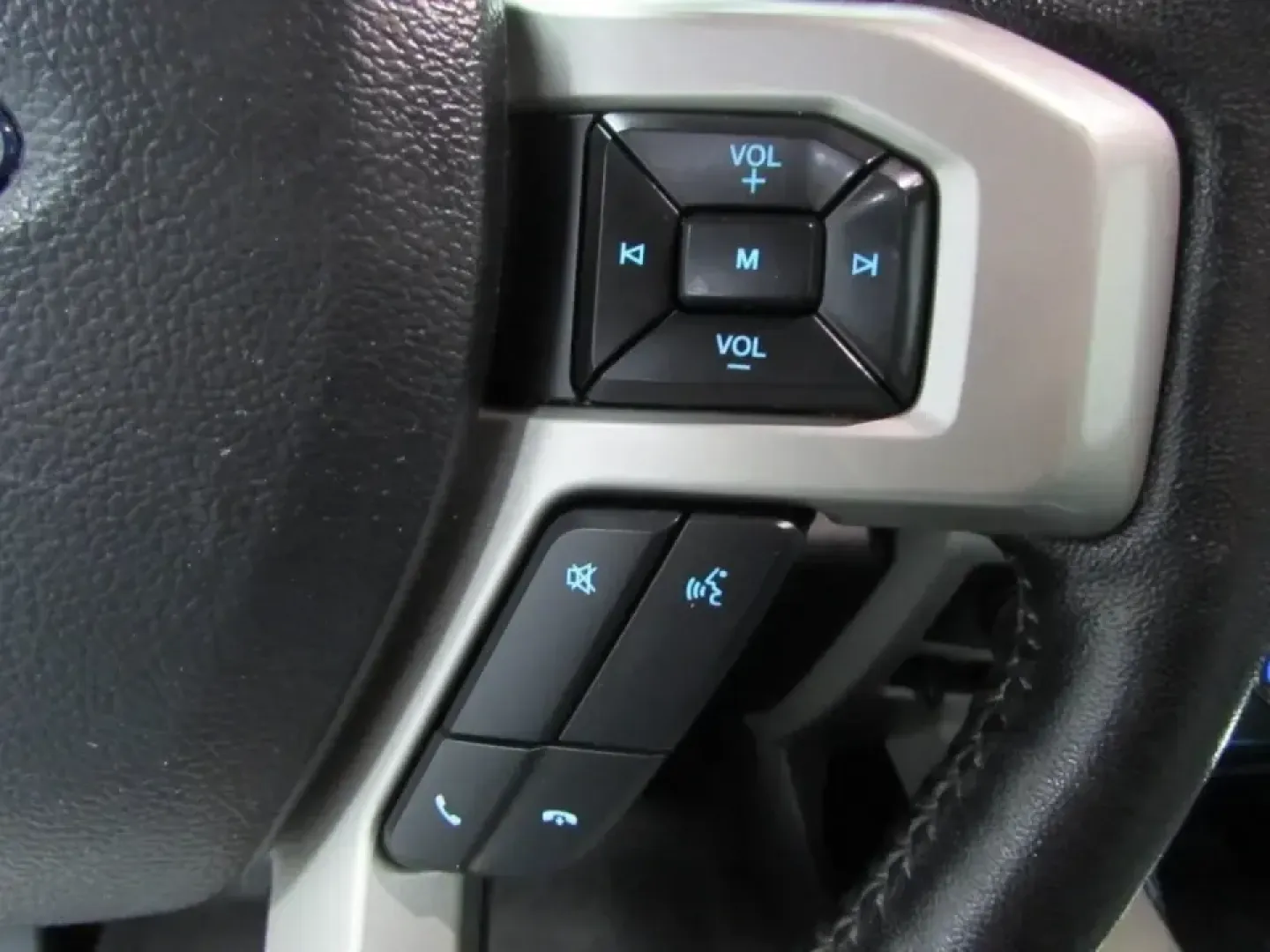2019 /Black Ford F-150 Lariat (1FTEW1E40KK) with an 3.5L V6 TURBO engine, 6A transmission, located at 12836 Highway 21, De Soto, MO, 63020, (636) 337-7777, 38.151867, -90.575615 - **Unleash Your Adventures with the 2019 Ford F-150 at Pettus Ford De Soto!** <br /> <br /> Are you ready to elevate your lifestyle with a vehicle that perfectly blends capability and comfort? Look no further than this rugged 2019 Ford F-150, available now at Pettus Ford De Soto. Whether you're haul - Photo#25