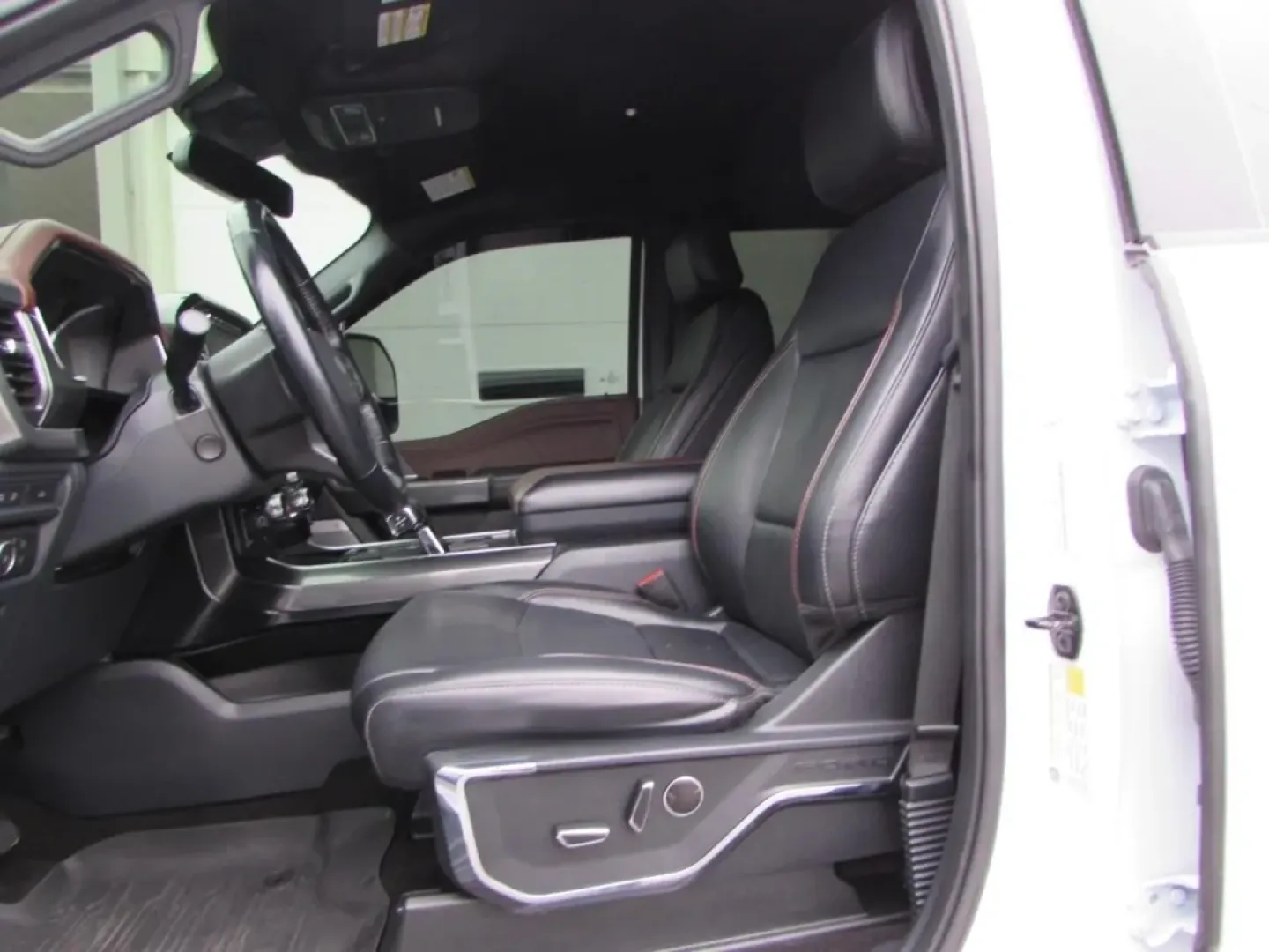 2022 /Black Ford F-150 Lariat (1FTFW1E86NF) with an Other engine, located at 12836 Highway 21, De Soto, MO, 63020, (636) 337-7777, 38.151867, -90.575615 - **Discover Your Next Adventure with the 2022 Ford F-150 at Pettus Ford De Soto!**<br /> <br /> Are you ready to elevate your lifestyle with a vehicle that can keep up with your adventurous spirit? The 2022 Ford F-150, available now at Pettus Ford De Soto, is the perfect blend of rugged capability an - Photo#18