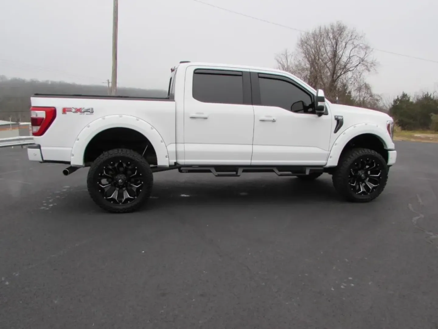 2022 /Black Ford F-150 Lariat (1FTFW1E86NF) with an Other engine, located at 12836 Highway 21, De Soto, MO, 63020, (636) 337-7777, 38.151867, -90.575615 - **Discover Your Next Adventure with the 2022 Ford F-150 at Pettus Ford De Soto!**<br /> <br /> Are you ready to elevate your lifestyle with a vehicle that can keep up with your adventurous spirit? The 2022 Ford F-150, available now at Pettus Ford De Soto, is the perfect blend of rugged capability an - Photo#7