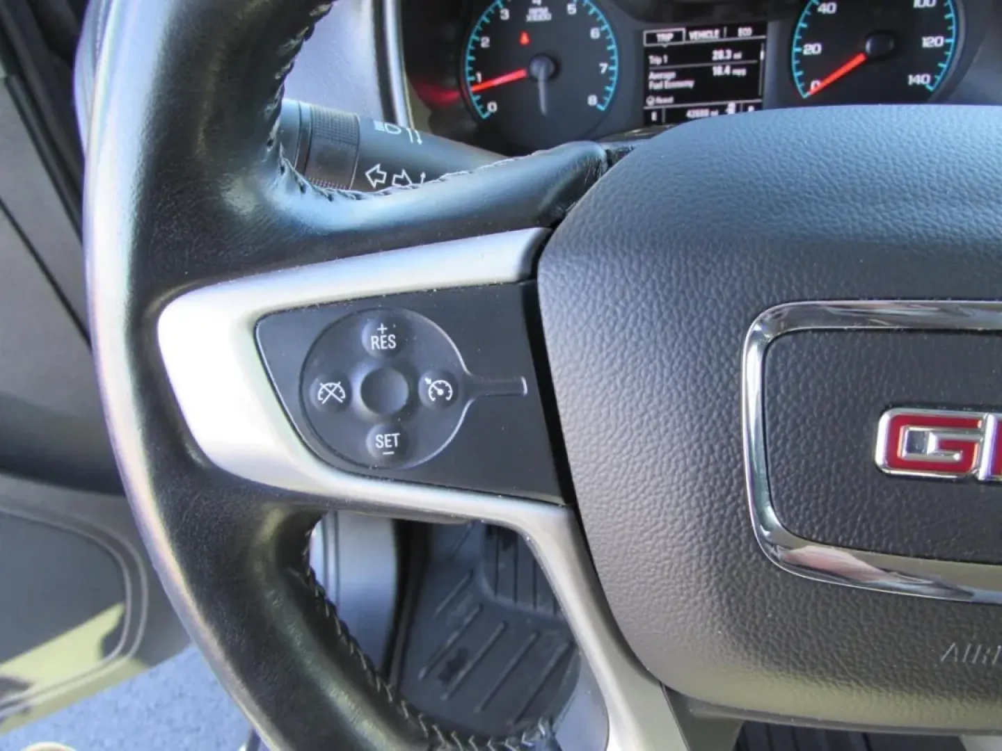 2022 /Black GMC Canyon Elevation (1GTG6CEN7N1) with an 3.6L V6 DOHC 24V engine, 6A transmission, located at 12836 Highway 21, De Soto, MO, 63020, (636) 337-7777, 38.151867, -90.575615 - **Elevate Your Adventures with the 2022 GMC Canyon 4WD Elevation Crew Cab!** <br /> <br /> Are you ready to take on your next weekend adventure or give your growing family the spacious ride they deserve? Look no further than the 2022 GMC Canyon 4WD Elevation Crew Cab available now at Pettus Ford De - Photo#18