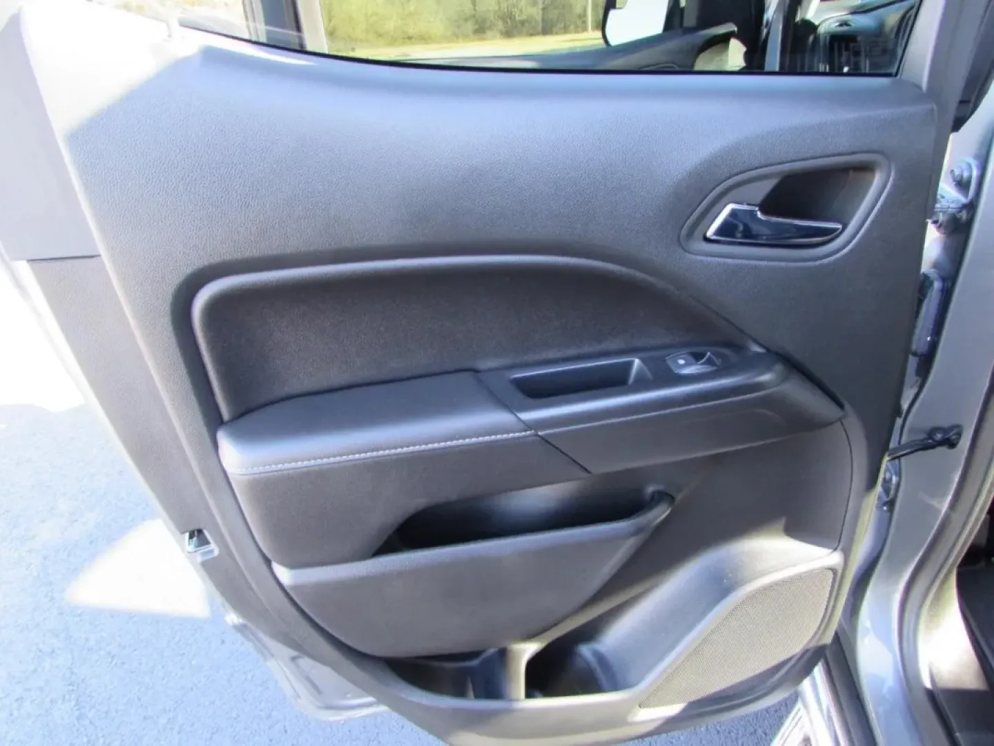 2022 /Black GMC Canyon Elevation (1GTG6CEN7N1) with an 3.6L V6 DOHC 24V engine, 6A transmission, located at 12836 Highway 21, De Soto, MO, 63020, (636) 337-7777, 38.151867, -90.575615 - **Elevate Your Adventures with the 2022 GMC Canyon 4WD Elevation Crew Cab!** <br /> <br /> Are you ready to take on your next weekend adventure or give your growing family the spacious ride they deserve? Look no further than the 2022 GMC Canyon 4WD Elevation Crew Cab available now at Pettus Ford De - Photo#26