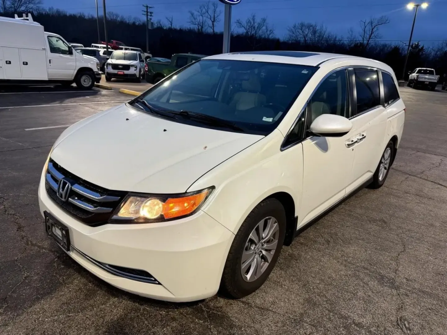 2016 /Beige Leather Honda Odyssey EX-L (5FNRL5H60GB) with an 3.5L V6 SOHC 24-Valve i-VTEC engine, Automatic transmission, located at 12836 Highway 21, De Soto, MO, 63020, (636) 337-7777, 38.151867, -90.575615 - Are you ready for seamless family adventures or a comfortable ride to work? Look no further than the 2016 Honda Odyssey EX-L, a minivan that perfectly balances style, comfort, and practicality. At Pettus Ford De Soto, located at 12836 Missouri Hwy 21, De Soto, MO, we pride ourselves on offering qual - Photo#0