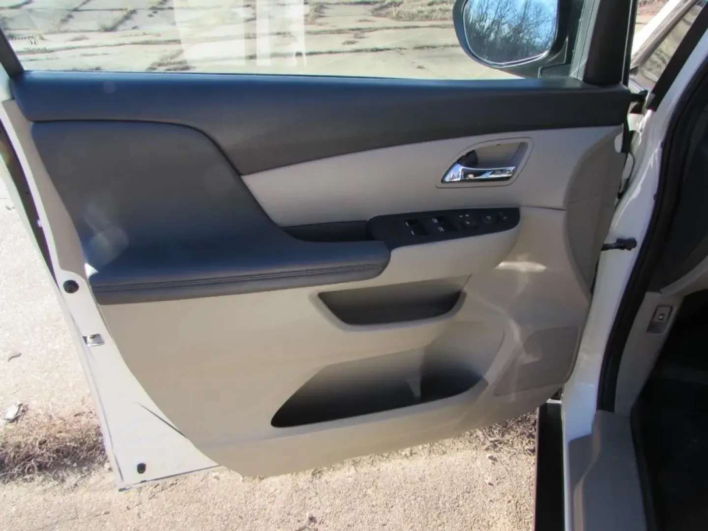 2016 /Beige Leather Honda Odyssey EX-L (5FNRL5H60GB) with an 3.5L V6 SOHC 24-Valve i-VTEC engine, Automatic transmission, located at 12836 Highway 21, De Soto, MO, 63020, (636) 337-7777, 38.151867, -90.575615 - Are you ready for seamless family adventures or a comfortable ride to work? Look no further than the 2016 Honda Odyssey EX-L, a minivan that perfectly balances style, comfort, and practicality. At Pettus Ford De Soto, located at 12836 Missouri Hwy 21, De Soto, MO, we pride ourselves on offering qual - Photo#14