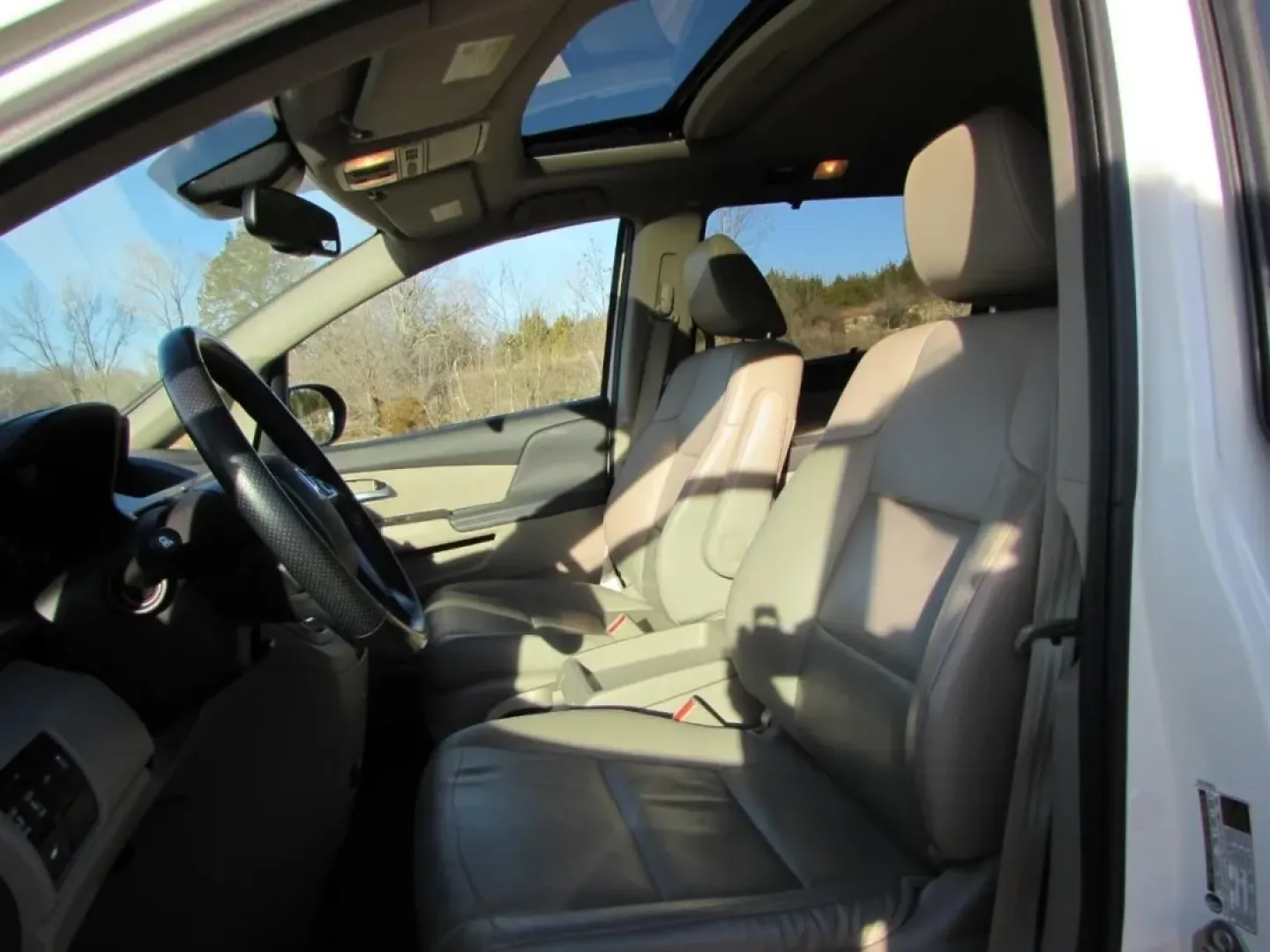 2016 /Beige Leather Honda Odyssey EX-L (5FNRL5H60GB) with an 3.5L V6 SOHC 24-Valve i-VTEC engine, Automatic transmission, located at 12836 Highway 21, De Soto, MO, 63020, (636) 337-7777, 38.151867, -90.575615 - Are you ready for seamless family adventures or a comfortable ride to work? Look no further than the 2016 Honda Odyssey EX-L, a minivan that perfectly balances style, comfort, and practicality. At Pettus Ford De Soto, located at 12836 Missouri Hwy 21, De Soto, MO, we pride ourselves on offering qual - Photo#15