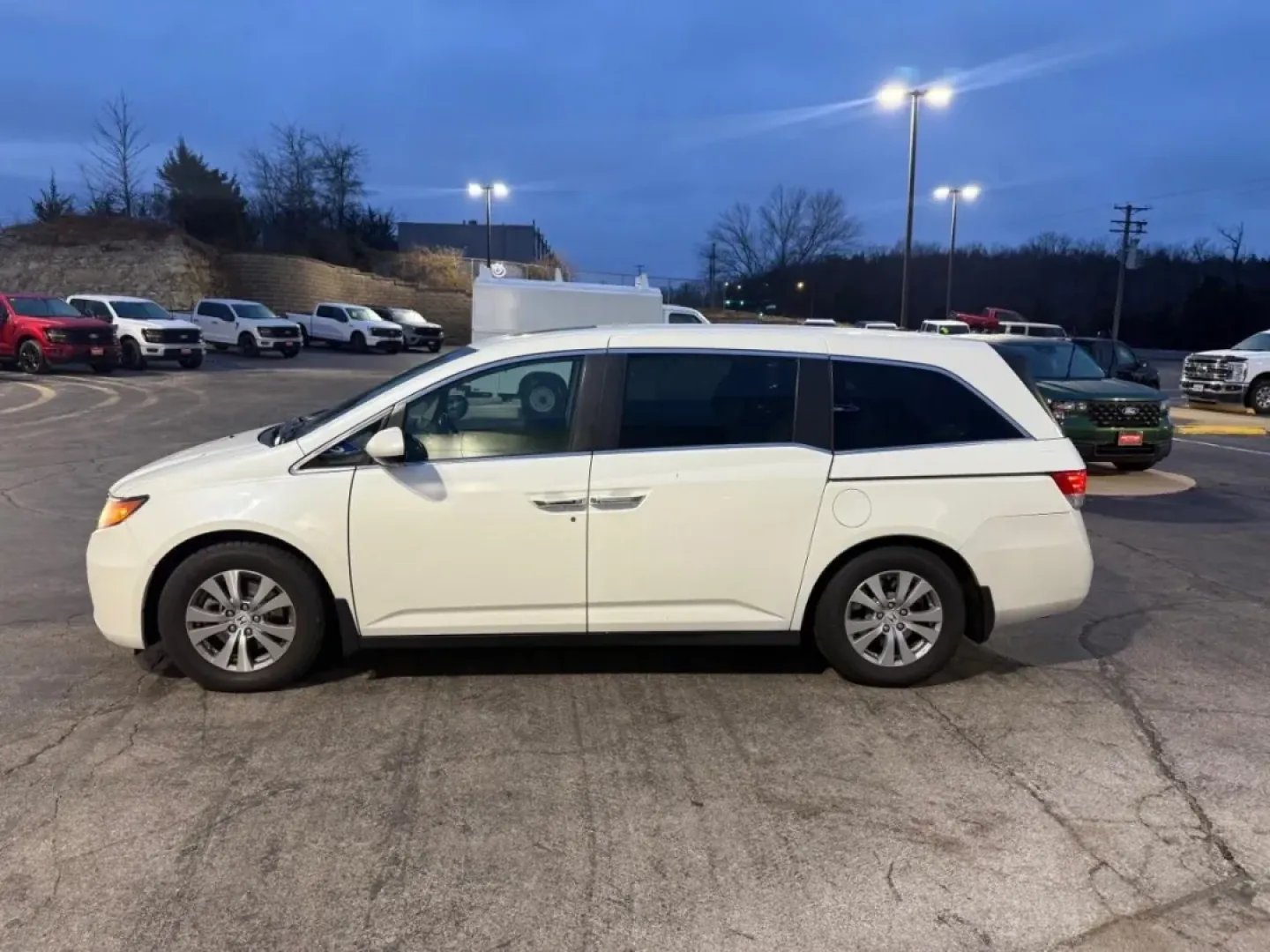 2016 /Beige Leather Honda Odyssey EX-L (5FNRL5H60GB) with an 3.5L V6 SOHC 24-Valve i-VTEC engine, Automatic transmission, located at 12836 Highway 21, De Soto, MO, 63020, (636) 337-7777, 38.151867, -90.575615 - Are you ready for seamless family adventures or a comfortable ride to work? Look no further than the 2016 Honda Odyssey EX-L, a minivan that perfectly balances style, comfort, and practicality. At Pettus Ford De Soto, located at 12836 Missouri Hwy 21, De Soto, MO, we pride ourselves on offering qual - Photo#1