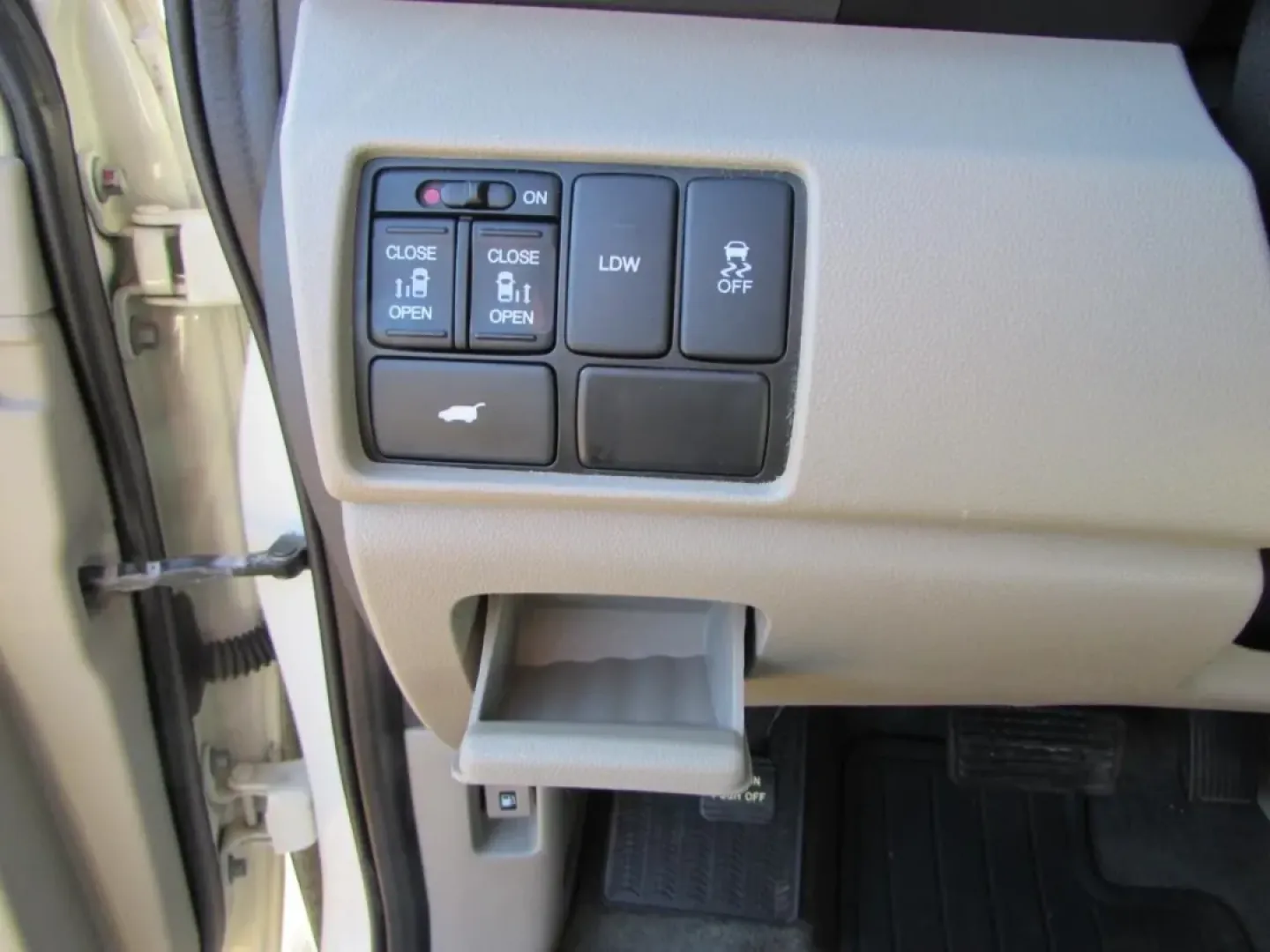 2016 /Beige Leather Honda Odyssey EX-L (5FNRL5H60GB) with an 3.5L V6 SOHC 24-Valve i-VTEC engine, Automatic transmission, located at 12836 Highway 21, De Soto, MO, 63020, (636) 337-7777, 38.151867, -90.575615 - Are you ready for seamless family adventures or a comfortable ride to work? Look no further than the 2016 Honda Odyssey EX-L, a minivan that perfectly balances style, comfort, and practicality. At Pettus Ford De Soto, located at 12836 Missouri Hwy 21, De Soto, MO, we pride ourselves on offering qual - Photo#16