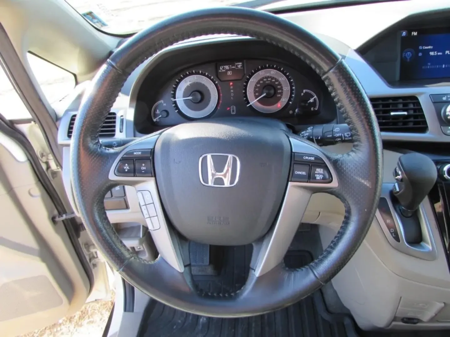 2016 /Beige Leather Honda Odyssey EX-L (5FNRL5H60GB) with an 3.5L V6 SOHC 24-Valve i-VTEC engine, Automatic transmission, located at 12836 Highway 21, De Soto, MO, 63020, (636) 337-7777, 38.151867, -90.575615 - Are you ready for seamless family adventures or a comfortable ride to work? Look no further than the 2016 Honda Odyssey EX-L, a minivan that perfectly balances style, comfort, and practicality. At Pettus Ford De Soto, located at 12836 Missouri Hwy 21, De Soto, MO, we pride ourselves on offering qual - Photo#17