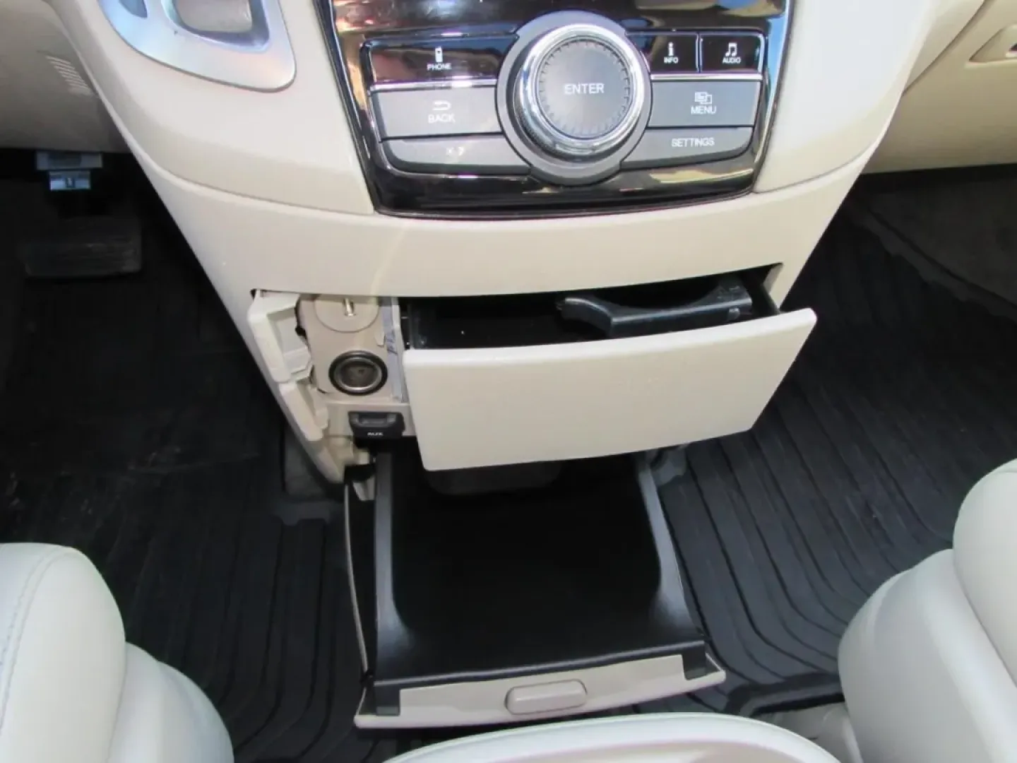 2016 /Beige Leather Honda Odyssey EX-L (5FNRL5H60GB) with an 3.5L V6 SOHC 24-Valve i-VTEC engine, Automatic transmission, located at 12836 Highway 21, De Soto, MO, 63020, (636) 337-7777, 38.151867, -90.575615 - Are you ready for seamless family adventures or a comfortable ride to work? Look no further than the 2016 Honda Odyssey EX-L, a minivan that perfectly balances style, comfort, and practicality. At Pettus Ford De Soto, located at 12836 Missouri Hwy 21, De Soto, MO, we pride ourselves on offering qual - Photo#24