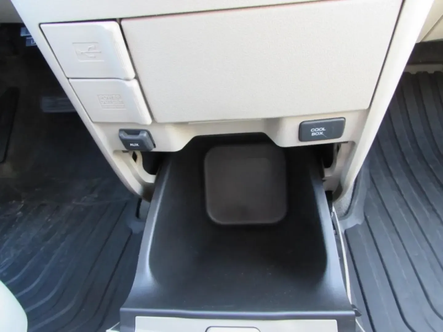 2016 /Beige Leather Honda Odyssey EX-L (5FNRL5H60GB) with an 3.5L V6 SOHC 24-Valve i-VTEC engine, Automatic transmission, located at 12836 Highway 21, De Soto, MO, 63020, (636) 337-7777, 38.151867, -90.575615 - Are you ready for seamless family adventures or a comfortable ride to work? Look no further than the 2016 Honda Odyssey EX-L, a minivan that perfectly balances style, comfort, and practicality. At Pettus Ford De Soto, located at 12836 Missouri Hwy 21, De Soto, MO, we pride ourselves on offering qual - Photo#25