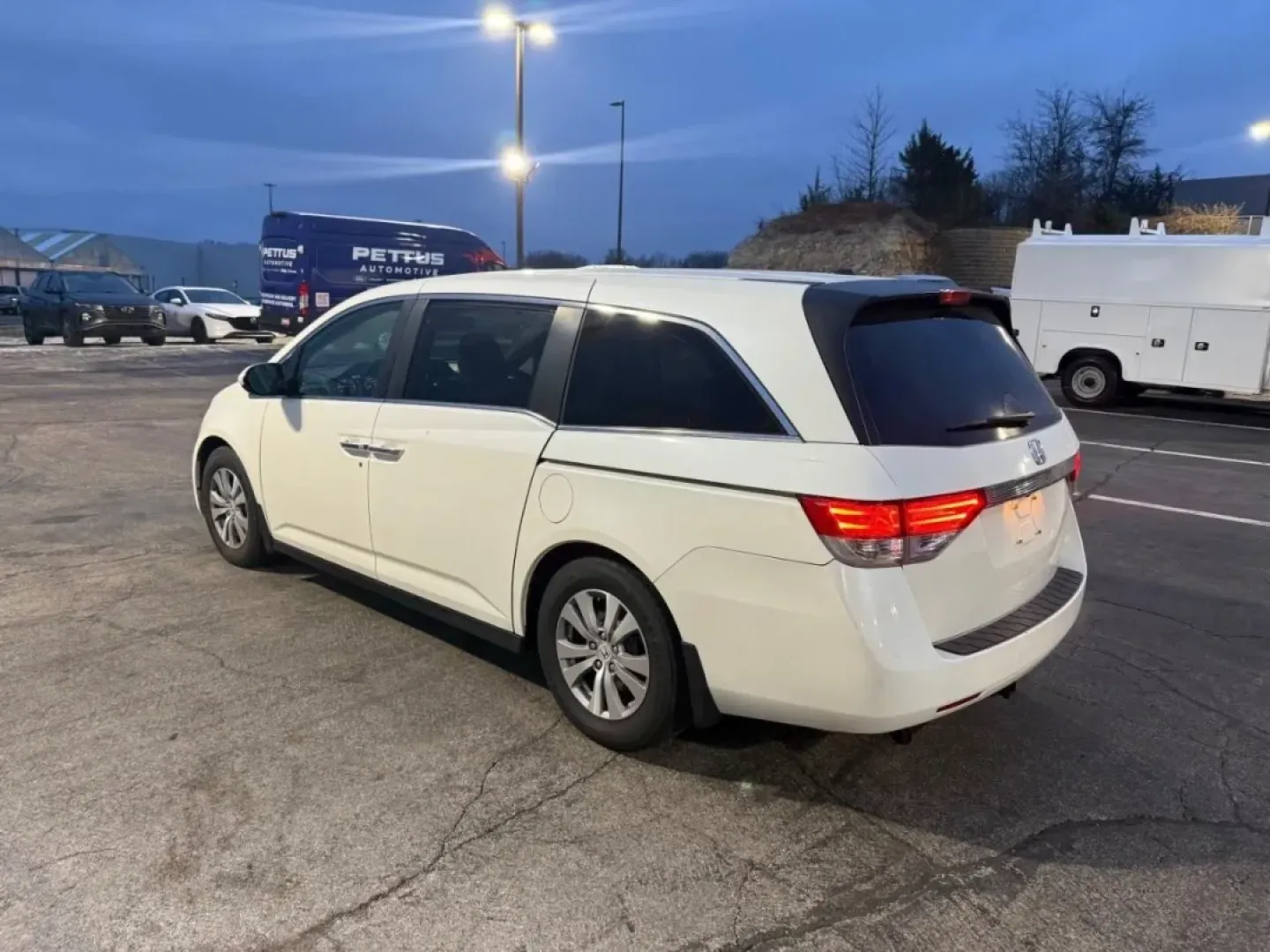 2016 /Beige Leather Honda Odyssey EX-L (5FNRL5H60GB) with an 3.5L V6 SOHC 24-Valve i-VTEC engine, Automatic transmission, located at 12836 Highway 21, De Soto, MO, 63020, (636) 337-7777, 38.151867, -90.575615 - Are you ready for seamless family adventures or a comfortable ride to work? Look no further than the 2016 Honda Odyssey EX-L, a minivan that perfectly balances style, comfort, and practicality. At Pettus Ford De Soto, located at 12836 Missouri Hwy 21, De Soto, MO, we pride ourselves on offering qual - Photo#2