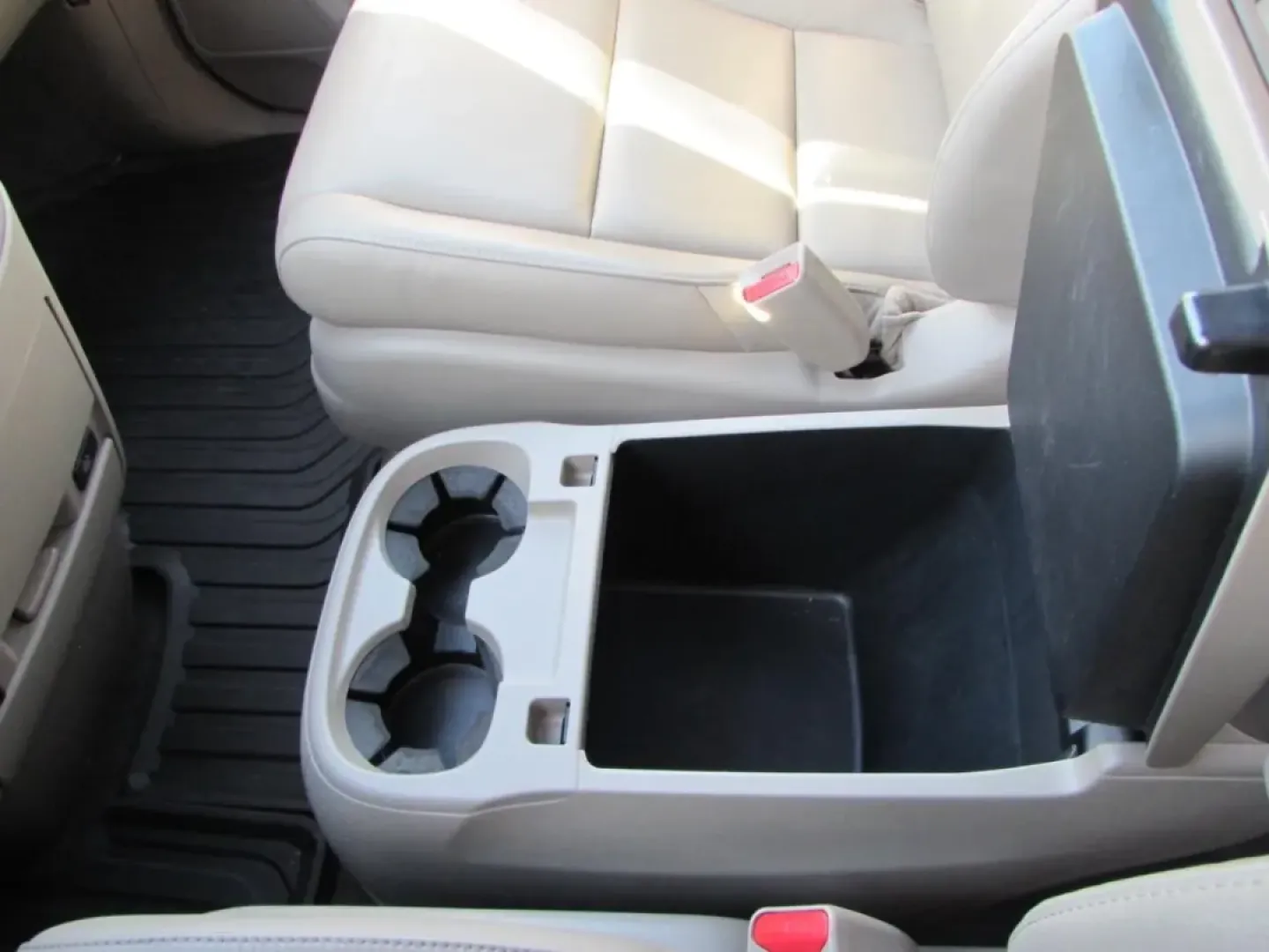 2016 /Beige Leather Honda Odyssey EX-L (5FNRL5H60GB) with an 3.5L V6 SOHC 24-Valve i-VTEC engine, Automatic transmission, located at 12836 Highway 21, De Soto, MO, 63020, (636) 337-7777, 38.151867, -90.575615 - Are you ready for seamless family adventures or a comfortable ride to work? Look no further than the 2016 Honda Odyssey EX-L, a minivan that perfectly balances style, comfort, and practicality. At Pettus Ford De Soto, located at 12836 Missouri Hwy 21, De Soto, MO, we pride ourselves on offering qual - Photo#26