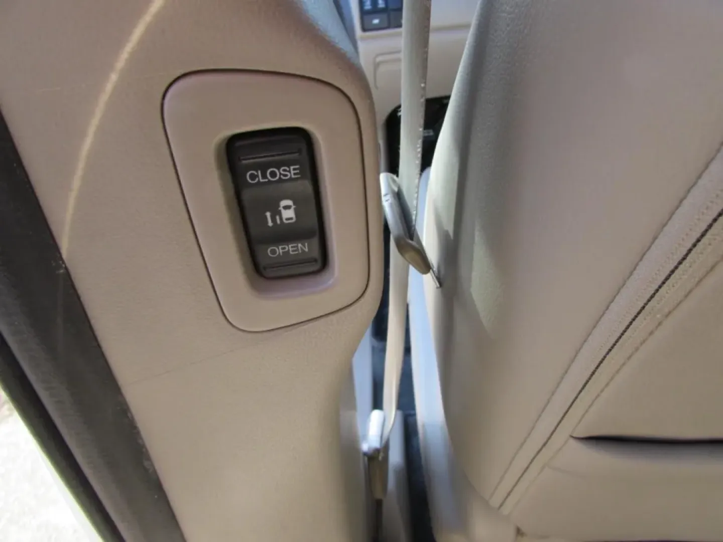 2016 /Beige Leather Honda Odyssey EX-L (5FNRL5H60GB) with an 3.5L V6 SOHC 24-Valve i-VTEC engine, Automatic transmission, located at 12836 Highway 21, De Soto, MO, 63020, (636) 337-7777, 38.151867, -90.575615 - Are you ready for seamless family adventures or a comfortable ride to work? Look no further than the 2016 Honda Odyssey EX-L, a minivan that perfectly balances style, comfort, and practicality. At Pettus Ford De Soto, located at 12836 Missouri Hwy 21, De Soto, MO, we pride ourselves on offering qual - Photo#29