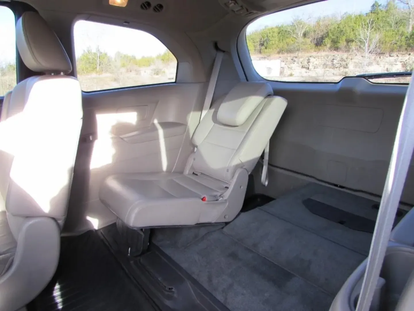 2016 /Beige Leather Honda Odyssey EX-L (5FNRL5H60GB) with an 3.5L V6 SOHC 24-Valve i-VTEC engine, Automatic transmission, located at 12836 Highway 21, De Soto, MO, 63020, (636) 337-7777, 38.151867, -90.575615 - Are you ready for seamless family adventures or a comfortable ride to work? Look no further than the 2016 Honda Odyssey EX-L, a minivan that perfectly balances style, comfort, and practicality. At Pettus Ford De Soto, located at 12836 Missouri Hwy 21, De Soto, MO, we pride ourselves on offering qual - Photo#30