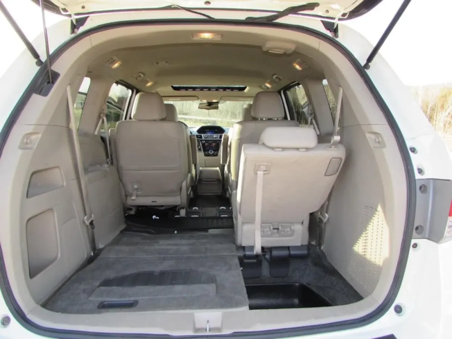 2016 /Beige Leather Honda Odyssey EX-L (5FNRL5H60GB) with an 3.5L V6 SOHC 24-Valve i-VTEC engine, Automatic transmission, located at 12836 Highway 21, De Soto, MO, 63020, (636) 337-7777, 38.151867, -90.575615 - Are you ready for seamless family adventures or a comfortable ride to work? Look no further than the 2016 Honda Odyssey EX-L, a minivan that perfectly balances style, comfort, and practicality. At Pettus Ford De Soto, located at 12836 Missouri Hwy 21, De Soto, MO, we pride ourselves on offering qual - Photo#31