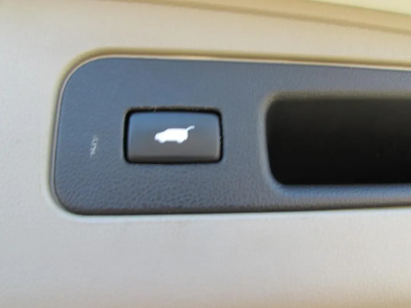 2016 /Beige Leather Honda Odyssey EX-L (5FNRL5H60GB) with an 3.5L V6 SOHC 24-Valve i-VTEC engine, Automatic transmission, located at 12836 Highway 21, De Soto, MO, 63020, (636) 337-7777, 38.151867, -90.575615 - Are you ready for seamless family adventures or a comfortable ride to work? Look no further than the 2016 Honda Odyssey EX-L, a minivan that perfectly balances style, comfort, and practicality. At Pettus Ford De Soto, located at 12836 Missouri Hwy 21, De Soto, MO, we pride ourselves on offering qual - Photo#32