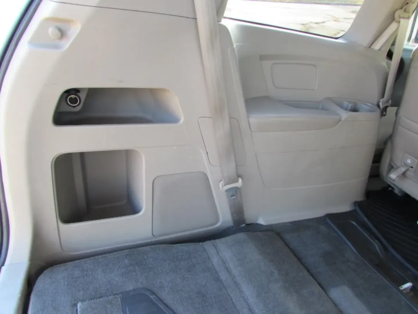 2016 /Beige Leather Honda Odyssey EX-L (5FNRL5H60GB) with an 3.5L V6 SOHC 24-Valve i-VTEC engine, Automatic transmission, located at 12836 Highway 21, De Soto, MO, 63020, (636) 337-7777, 38.151867, -90.575615 - Are you ready for seamless family adventures or a comfortable ride to work? Look no further than the 2016 Honda Odyssey EX-L, a minivan that perfectly balances style, comfort, and practicality. At Pettus Ford De Soto, located at 12836 Missouri Hwy 21, De Soto, MO, we pride ourselves on offering qual - Photo#33