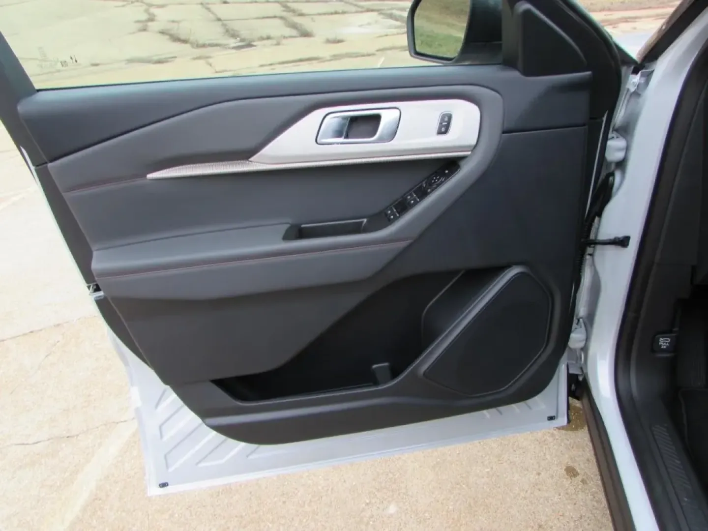 2026 /Ultra Dark Space Gray Ford Explorer Active (1FMUK8DH3TG) with an 2.3L EcoBoost I-4 engine, Automatic transmission, located at 12836 Highway 21, De Soto, MO, 63020, (636) 337-7777, 38.151867, -90.575615 - Introducing the 2026 Ford Explorer Active-a versatile SUV designed for adventurous families and weekend warriors alike! Whether you're planning a road trip to the scenic Meramec Caverns or just navigating the weekday hustle around De Soto, MO, this vehicle is the perfect companion. With its spacious - Photo#12