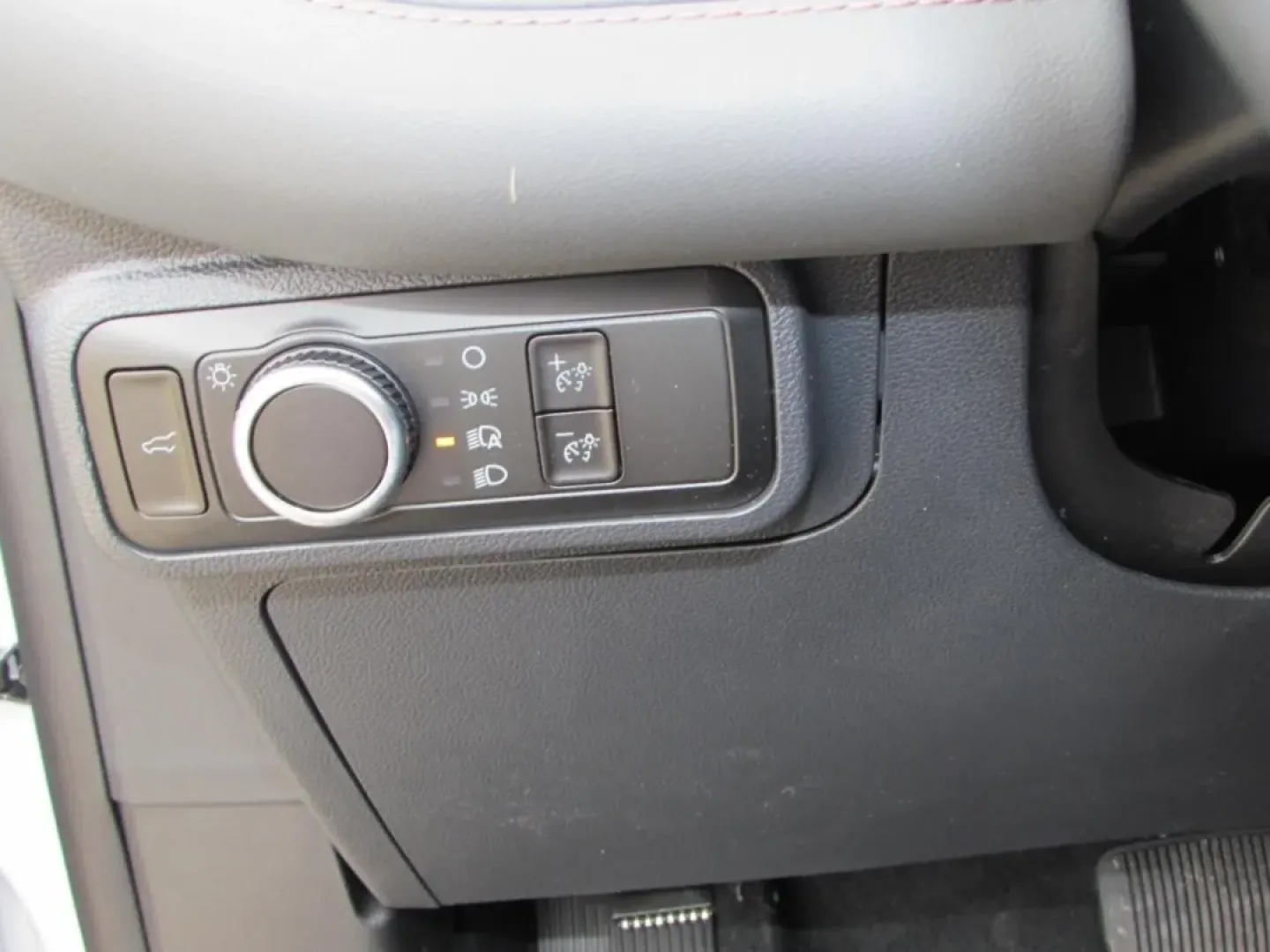 2026 /Ultra Dark Space Gray Ford Explorer Active (1FMUK8DH3TG) with an 2.3L EcoBoost I-4 engine, Automatic transmission, located at 12836 Highway 21, De Soto, MO, 63020, (636) 337-7777, 38.151867, -90.575615 - Introducing the 2026 Ford Explorer Active-a versatile SUV designed for adventurous families and weekend warriors alike! Whether you're planning a road trip to the scenic Meramec Caverns or just navigating the weekday hustle around De Soto, MO, this vehicle is the perfect companion. With its spacious - Photo#14