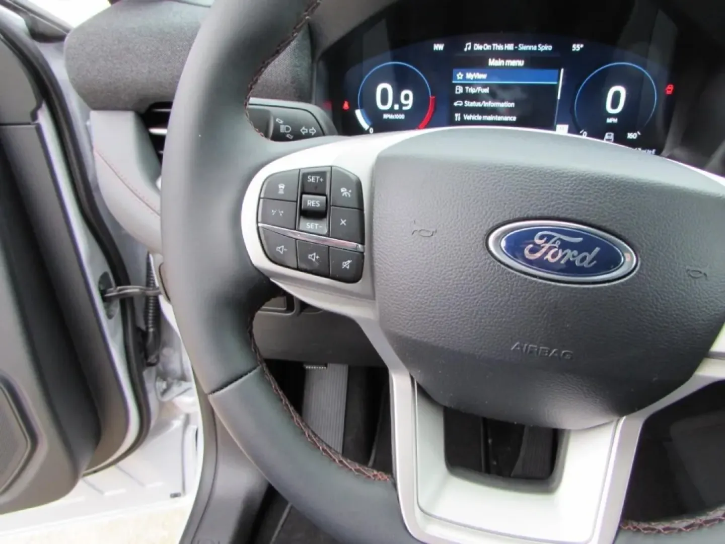 2026 /Ultra Dark Space Gray Ford Explorer Active (1FMUK8DH3TG) with an 2.3L EcoBoost I-4 engine, Automatic transmission, located at 12836 Highway 21, De Soto, MO, 63020, (636) 337-7777, 38.151867, -90.575615 - Introducing the 2026 Ford Explorer Active-a versatile SUV designed for adventurous families and weekend warriors alike! Whether you're planning a road trip to the scenic Meramec Caverns or just navigating the weekday hustle around De Soto, MO, this vehicle is the perfect companion. With its spacious - Photo#16