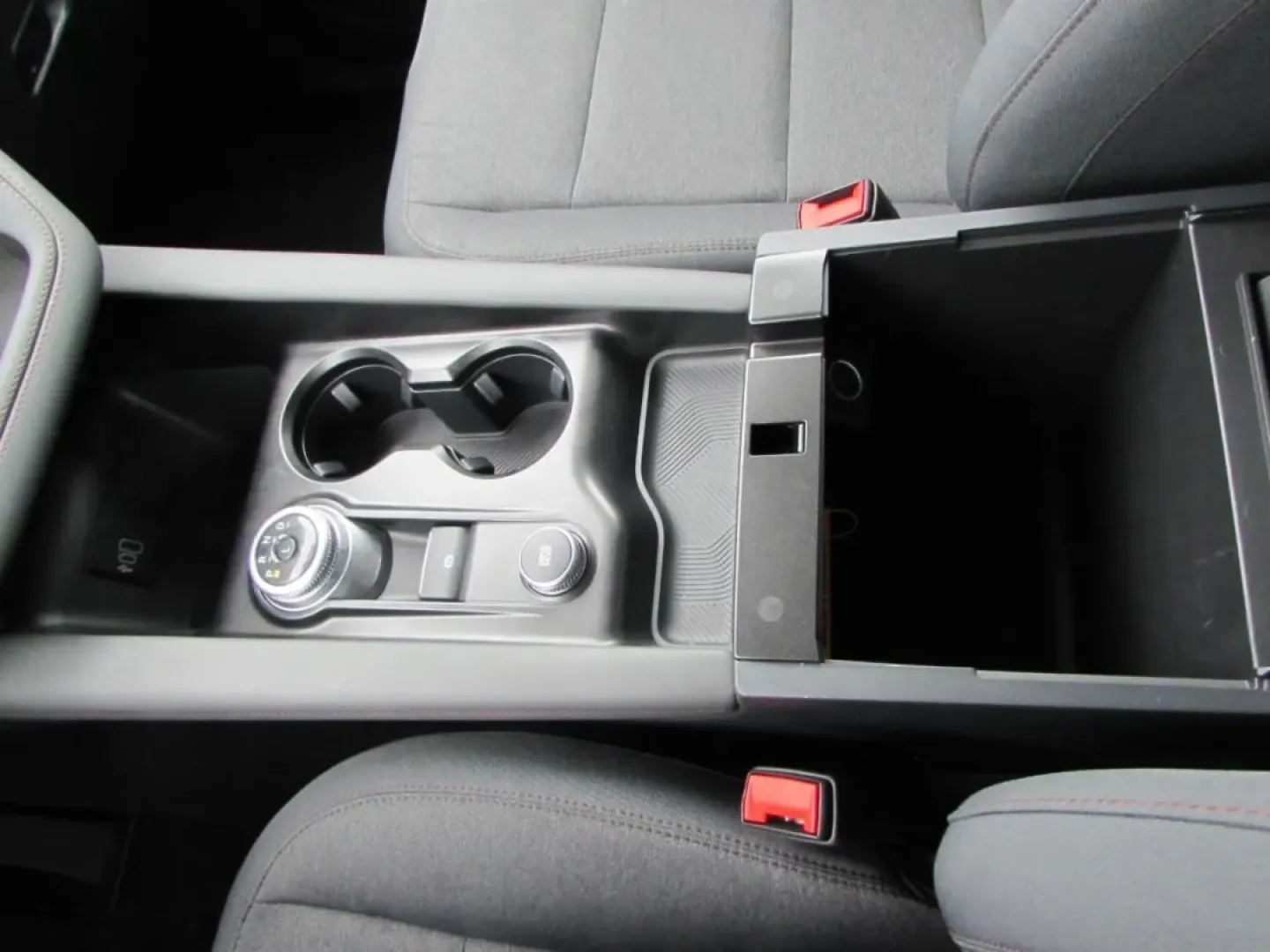 2026 /Ultra Dark Space Gray Ford Explorer Active (1FMUK8DH3TG) with an 2.3L EcoBoost I-4 engine, Automatic transmission, located at 12836 Highway 21, De Soto, MO, 63020, (636) 337-7777, 38.151867, -90.575615 - Introducing the 2026 Ford Explorer Active-a versatile SUV designed for adventurous families and weekend warriors alike! Whether you're planning a road trip to the scenic Meramec Caverns or just navigating the weekday hustle around De Soto, MO, this vehicle is the perfect companion. With its spacious - Photo#23