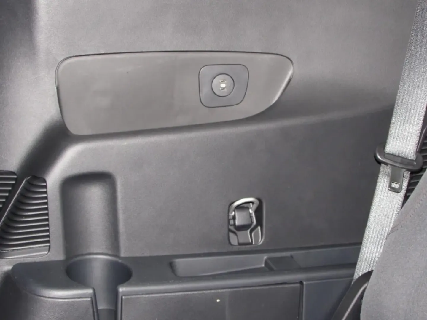 2026 /Ultra Dark Space Gray Ford Explorer Active (1FMUK8DH3TG) with an 2.3L EcoBoost I-4 engine, Automatic transmission, located at 12836 Highway 21, De Soto, MO, 63020, (636) 337-7777, 38.151867, -90.575615 - Introducing the 2026 Ford Explorer Active-a versatile SUV designed for adventurous families and weekend warriors alike! Whether you're planning a road trip to the scenic Meramec Caverns or just navigating the weekday hustle around De Soto, MO, this vehicle is the perfect companion. With its spacious - Photo#29