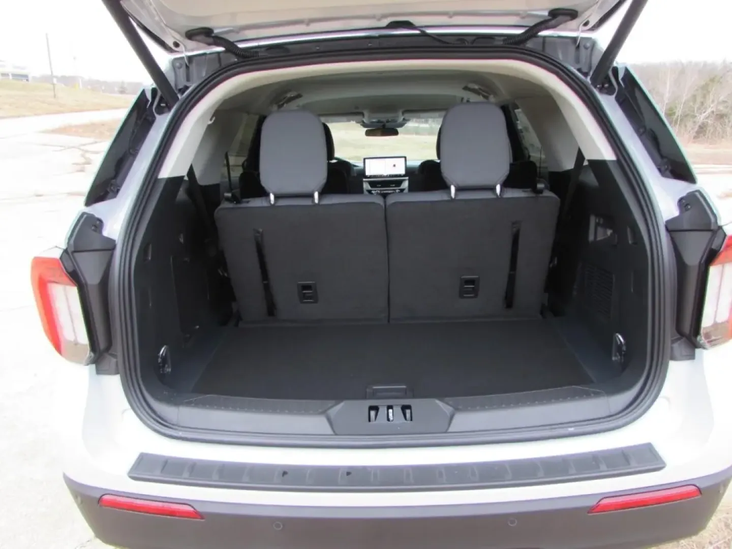 2026 /Ultra Dark Space Gray Ford Explorer Active (1FMUK8DH3TG) with an 2.3L EcoBoost I-4 engine, Automatic transmission, located at 12836 Highway 21, De Soto, MO, 63020, (636) 337-7777, 38.151867, -90.575615 - Introducing the 2026 Ford Explorer Active-a versatile SUV designed for adventurous families and weekend warriors alike! Whether you're planning a road trip to the scenic Meramec Caverns or just navigating the weekday hustle around De Soto, MO, this vehicle is the perfect companion. With its spacious - Photo#30