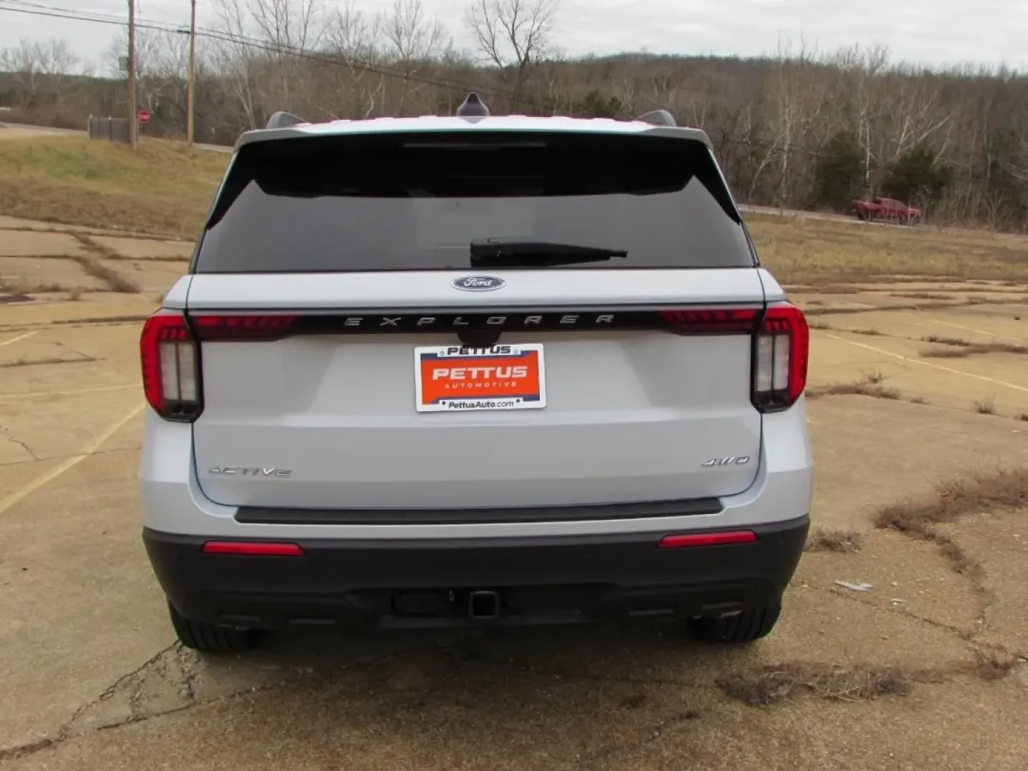 2026 /Ultra Dark Space Gray Ford Explorer Active (1FMUK8DH3TG) with an 2.3L EcoBoost I-4 engine, Automatic transmission, located at 12836 Highway 21, De Soto, MO, 63020, (636) 337-7777, 38.151867, -90.575615 - Introducing the 2026 Ford Explorer Active-a versatile SUV designed for adventurous families and weekend warriors alike! Whether you're planning a road trip to the scenic Meramec Caverns or just navigating the weekday hustle around De Soto, MO, this vehicle is the perfect companion. With its spacious - Photo#5