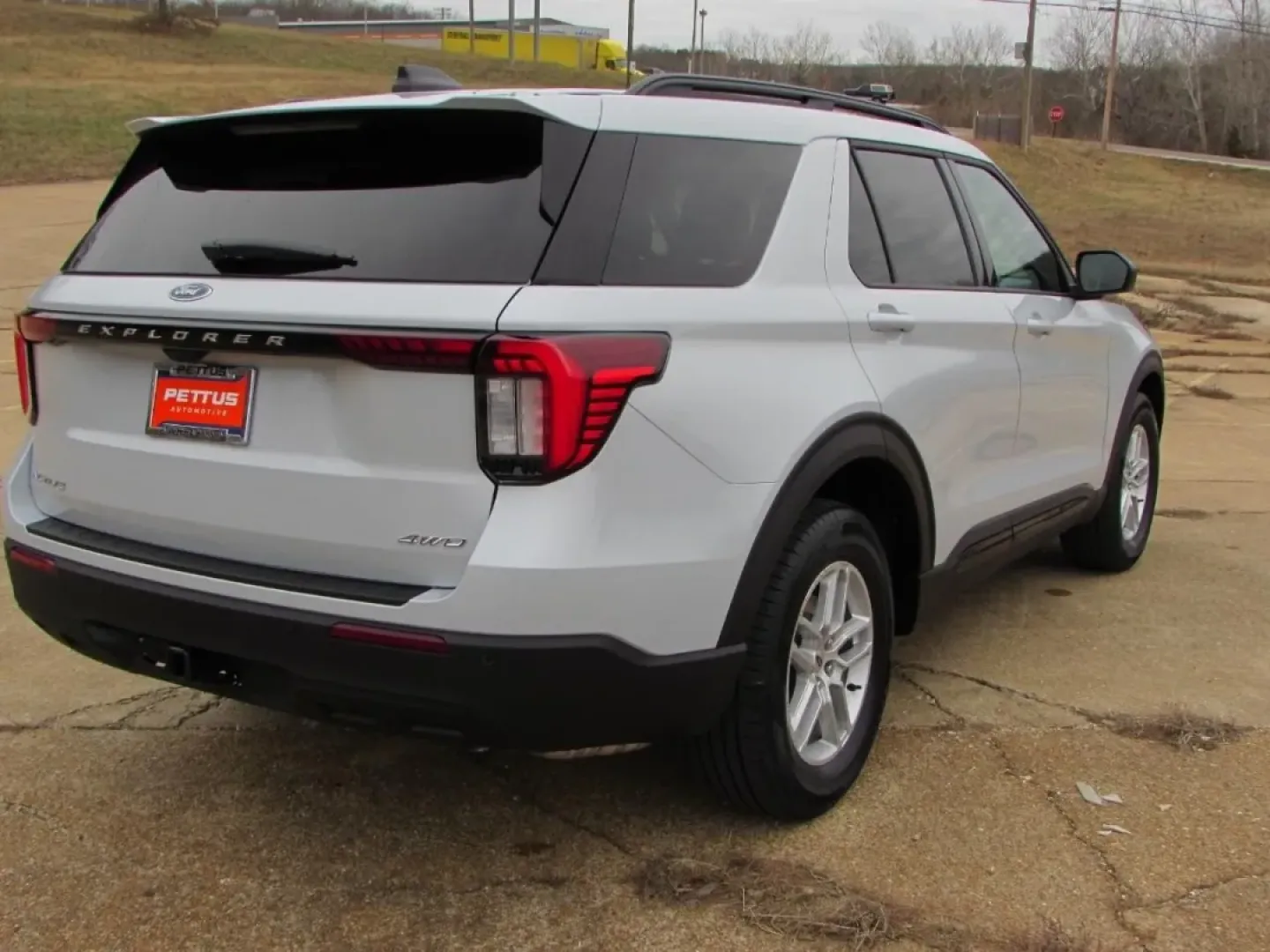 2026 /Ultra Dark Space Gray Ford Explorer Active (1FMUK8DH3TG) with an 2.3L EcoBoost I-4 engine, Automatic transmission, located at 12836 Highway 21, De Soto, MO, 63020, (636) 337-7777, 38.151867, -90.575615 - Introducing the 2026 Ford Explorer Active-a versatile SUV designed for adventurous families and weekend warriors alike! Whether you're planning a road trip to the scenic Meramec Caverns or just navigating the weekday hustle around De Soto, MO, this vehicle is the perfect companion. With its spacious - Photo#6