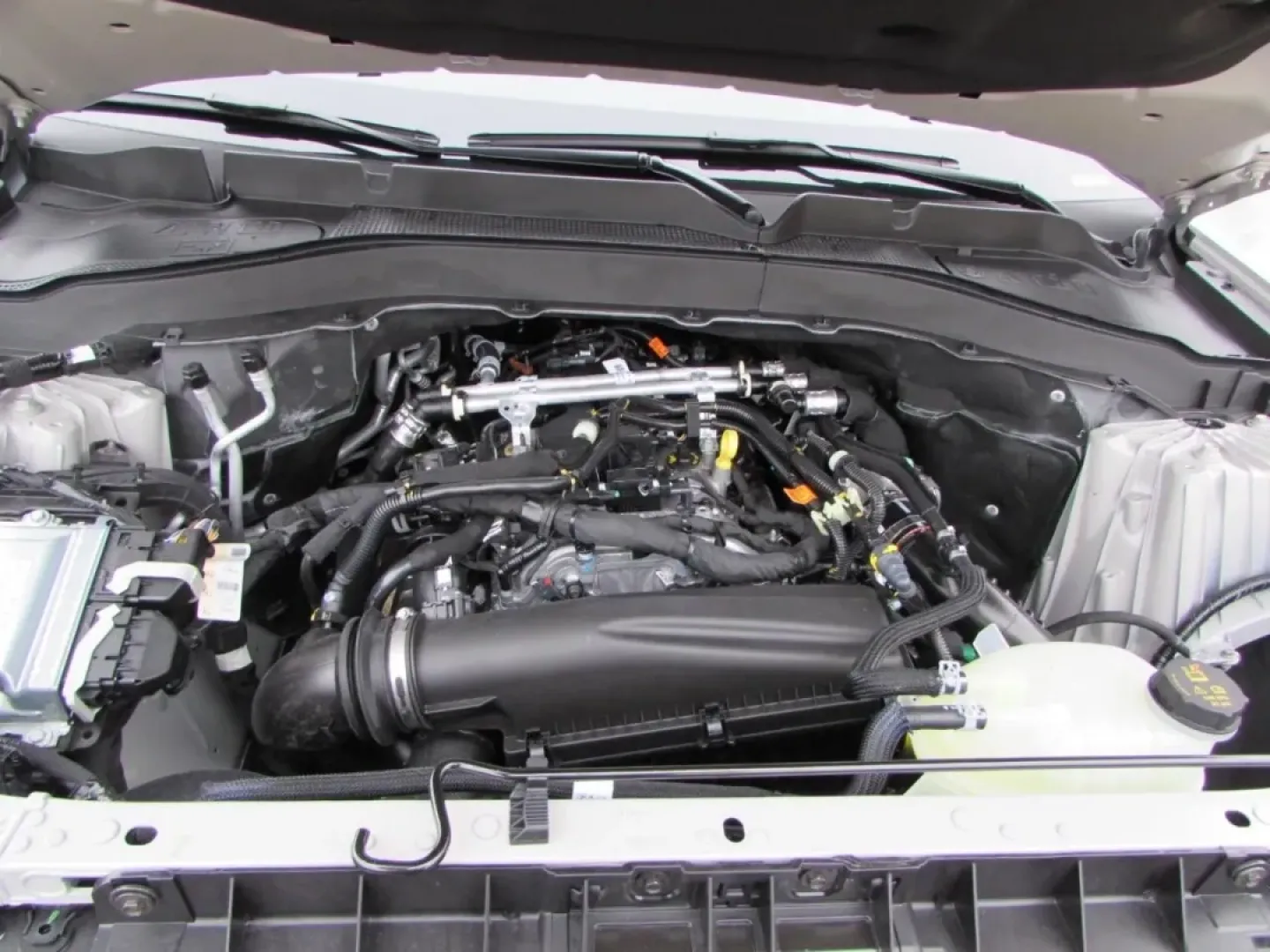 2026 /Ultra Dark Space Gray Ford Explorer Active (1FMUK8DH3TG) with an 2.3L EcoBoost I-4 engine, Automatic transmission, located at 12836 Highway 21, De Soto, MO, 63020, (636) 337-7777, 38.151867, -90.575615 - Introducing the 2026 Ford Explorer Active-a versatile SUV designed for adventurous families and weekend warriors alike! Whether you're planning a road trip to the scenic Meramec Caverns or just navigating the weekday hustle around De Soto, MO, this vehicle is the perfect companion. With its spacious - Photo#8