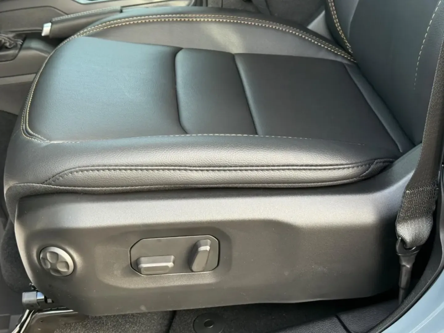 2026 /Black Leather Jeep Wrangler Sahara (1C4PJXEG7TW) with an 3.6L V6 engine, Automatic transmission, located at 970 Woodlawn Dr., Farmington, MO, 63640, (573) 431-7800, 37.825642, -90.468674 - **Unleash Adventure with the 2026 Jeep Wrangler Sahara Ideal for Outdoor Enthusiasts!**<br /> <br /> Are you ready to explore the great outdoors while cruising in style? The 2026 Jeep Wrangler Sahara is the perfect companion for those who seek adventure, whether it's a weekend getaway or navigating - Photo#17