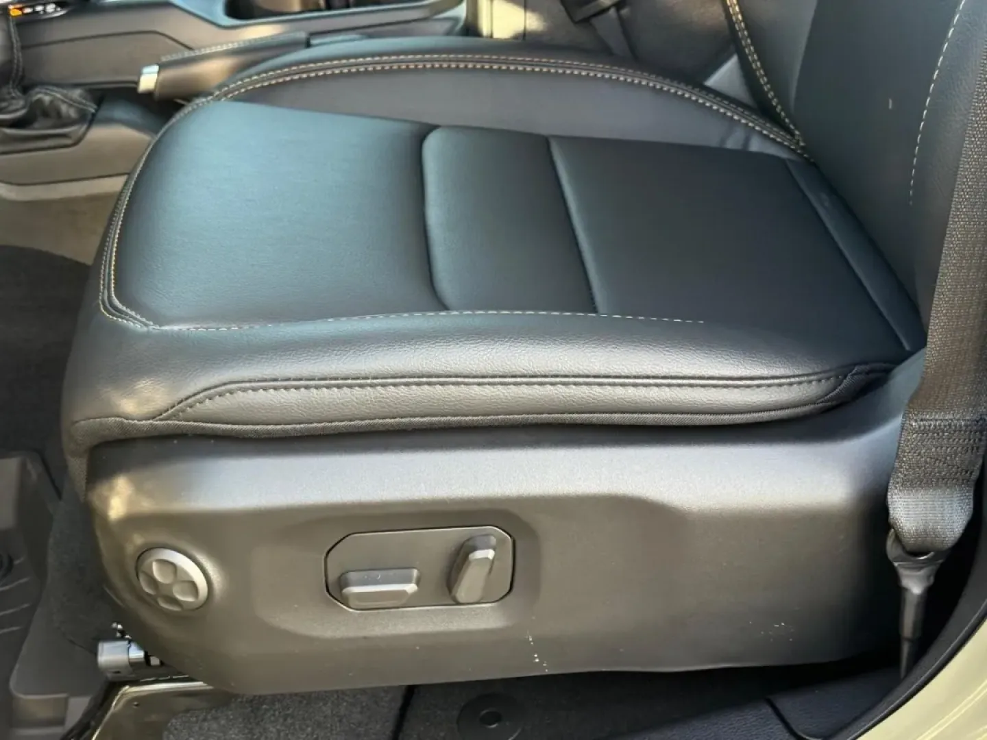 2026 /Black Leather Jeep Wrangler Sahara (1C4PJXENXTW) with an 2.0L engine, Automatic transmission, located at 970 Woodlawn Dr., Farmington, MO, 63640, (573) 431-7800, 37.825642, -90.468674 - **Explore Life's Adventures with the 2026 Jeep Wrangler Sahara at Pettus CDJR Farmington!**<br /> <br /> Are you ready to elevate your lifestyle with a vehicle that's as adventurous as you are? The 2026 Jeep Wrangler Sahara is a perfect companion for weekend getaways, off-road escapades, or even you - Photo#17