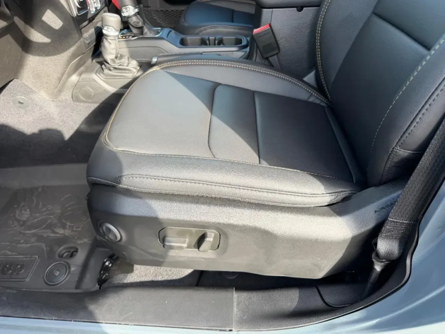 2026 /Black Leather Jeep Wrangler Sahara (1C4PJXENXTW) with an 2.0L engine, 6M transmission, located at 970 Woodlawn Dr., Farmington, MO, 63640, (573) 431-7800, 37.825642, -90.468674 - ### Adventure Awaits with the 2026 Jeep Wrangler Sahara at Pettus CDJR Farmington!<br /> <br /> If you're seeking a vehicle that embodies both rugged durability and modern comfort, look no further than the 2026 Jeep Wrangler Sahara, available exclusively at Pettus CDJR Farmington. This SUV is design - Photo#17