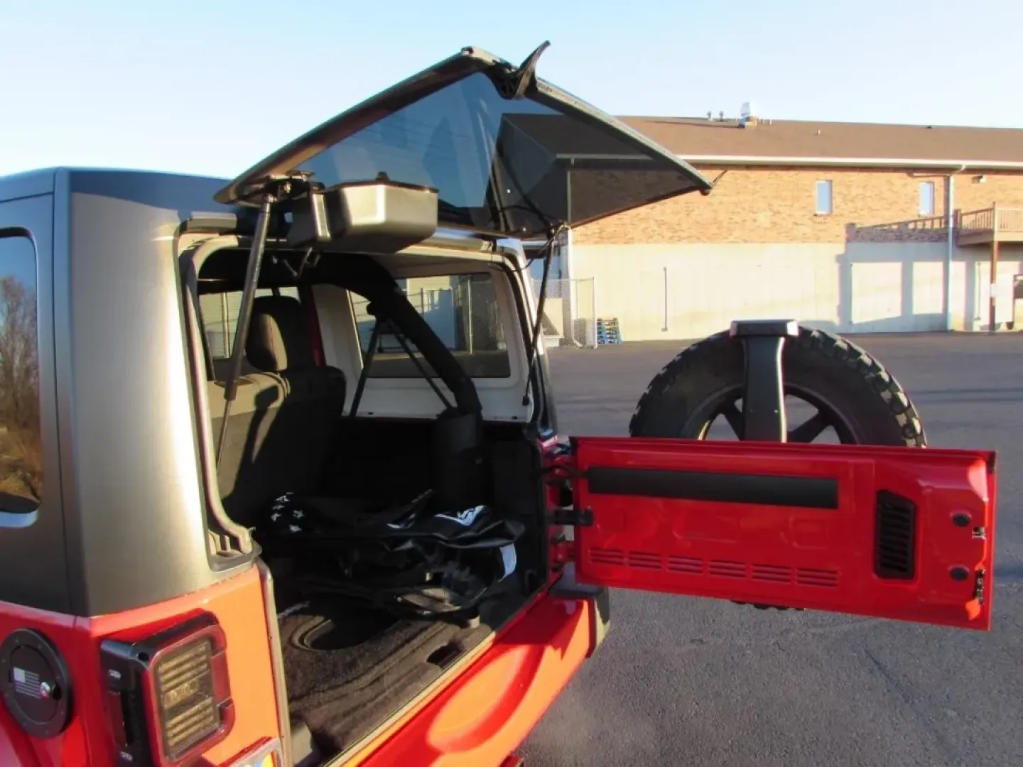 2016 /Black Jeep Wrangler Unlimited Sahara (1C4BJWEG9GL) with an 3.6L V6 DOHC 24V FFV engine, Automatic transmission, located at 12830 Highway 21, De Soto, MO, 63020, (636) 337-7777, 38.153099, -90.573624 - **Adventure Awaits with This 2016 Jeep Wrangler at Pettus CDJR DeSoto!**<br /> <br /> Are you ready to take your weekends to the next level? Whether it's an off-road adventure through the scenic Ozark trails or a family road trip to local attractions like the historic De Soto City Park, this 2016 Je - Photo#30