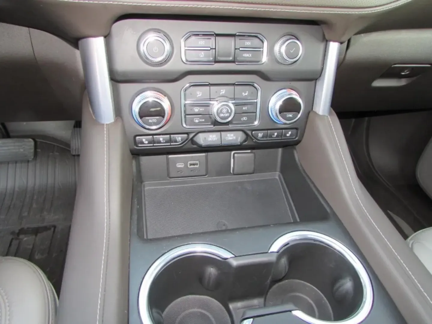 2021 /Dark Walnut/Slate GMC Yukon SLT (1GKS2BKDXMR) with an Other engine, Automatic transmission, located at 12830 Highway 21, De Soto, MO, 63020, (636) 337-7777, 38.153099, -90.573624 - **Elevate Your Family Adventures with the 2021 GMC Yukon SLT from Pettus CDJR DeSoto!**<br /> <br /> Are you ready to take your family adventures to the next level? The 2021 GMC Yukon SLT is the ultimate SUV that combines comfort, style, and capability, making it perfect for growing families and wee - Photo#19