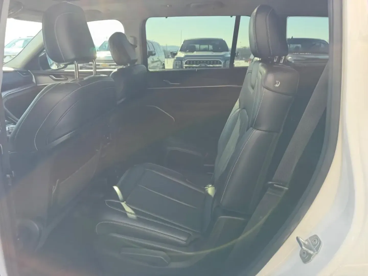 2022 /Global Black Leather Jeep Grand Cherokee Limited (1C4RJKBG4N8) with an 3.6L V6 24V VVT UPG I engine, Automatic transmission, located at 141 Commercial Dr, Fredericktown, MO, 63645, (573) 783-6432, 37.570087, -90.320648 - **Unlock Your Adventurous Side with the 2022 Jeep Grand Cherokee** <br /> Are you ready to elevate your family's adventures or tackle your daily commute with confidence? The 2022 Jeep Grand Cherokee is the perfect SUV to accommodate your lifestyle. With its impressive blend of rugged capability and - Photo#10