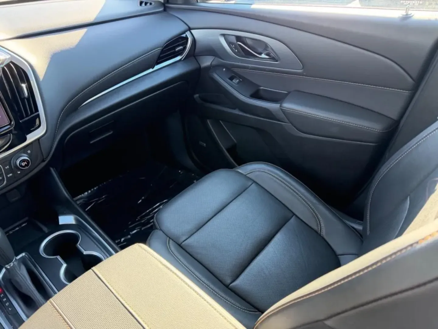 2020 /Jet Black Leather Chevrolet Traverse Premier (1GNERKKW8LJ) with an 3.6L V6 / SIDI / VVT engine, Automatic transmission, located at 141 Commercial Dr, Fredericktown, MO, 63645, (573) 783-6432, 37.570087, -90.320648 - ### Adventure Awaits with the 2020 Chevrolet Traverse Premier<br /> <br /> Are you ready to elevate your family adventures or weekend getaways? The 2020 Chevrolet Traverse Premier is the perfect companion for those who crave exploration without sacrificing comfort. This spacious and stylish SUV chec - Photo#20