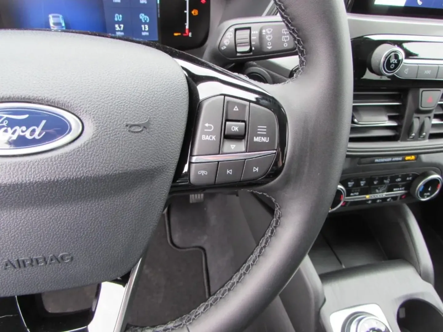 2026 /Ebony Ford Escape Active (1FMCU0GN6TU) with an 1.5L engine, 8A transmission, located at 12836 Highway 21, De Soto, MO, 63020, (636) 337-7777, 38.151867, -90.575615 - **Experience the Perfect Blend of Style and Functionality with the 2026 Ford Escape-Your Ideal SUV for Everyday Adventures!**<br /> <br /> Imagine cruising through the scenic routes of De Soto, MO, in a sleek and stylish SUV that not only turns heads but also delivers exceptional fuel efficiency and - Photo#36