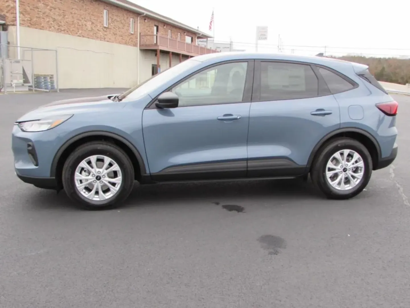 2026 /Ebony Ford Escape Active (1FMCU0GN6TU) with an 1.5L engine, 8A transmission, located at 12836 Highway 21, De Soto, MO, 63020, (636) 337-7777, 38.151867, -90.575615 - **Experience the Perfect Blend of Style and Functionality with the 2026 Ford Escape-Your Ideal SUV for Everyday Adventures!**<br /> <br /> Imagine cruising through the scenic routes of De Soto, MO, in a sleek and stylish SUV that not only turns heads but also delivers exceptional fuel efficiency and - Photo#3