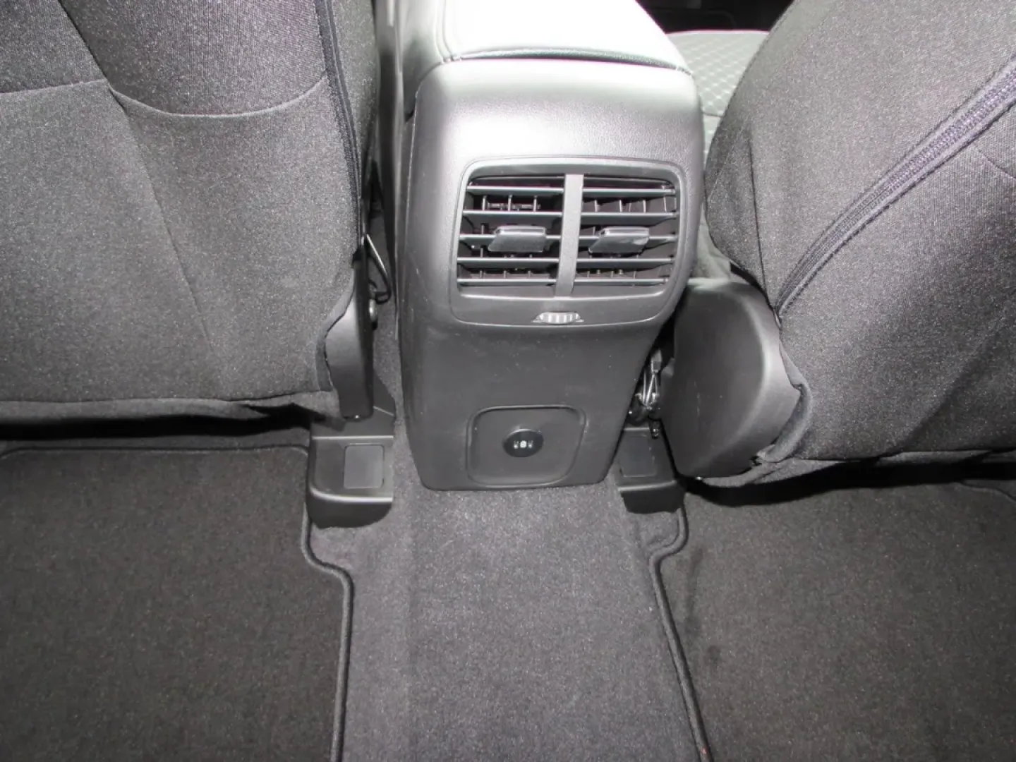 2026 /Ebony Ford Escape Active (1FMCU0GN6TU) with an 1.5L engine, 8A transmission, located at 12836 Highway 21, De Soto, MO, 63020, (636) 337-7777, 38.151867, -90.575615 - **Experience the Perfect Blend of Style and Functionality with the 2026 Ford Escape-Your Ideal SUV for Everyday Adventures!**<br /> <br /> Imagine cruising through the scenic routes of De Soto, MO, in a sleek and stylish SUV that not only turns heads but also delivers exceptional fuel efficiency and - Photo#45