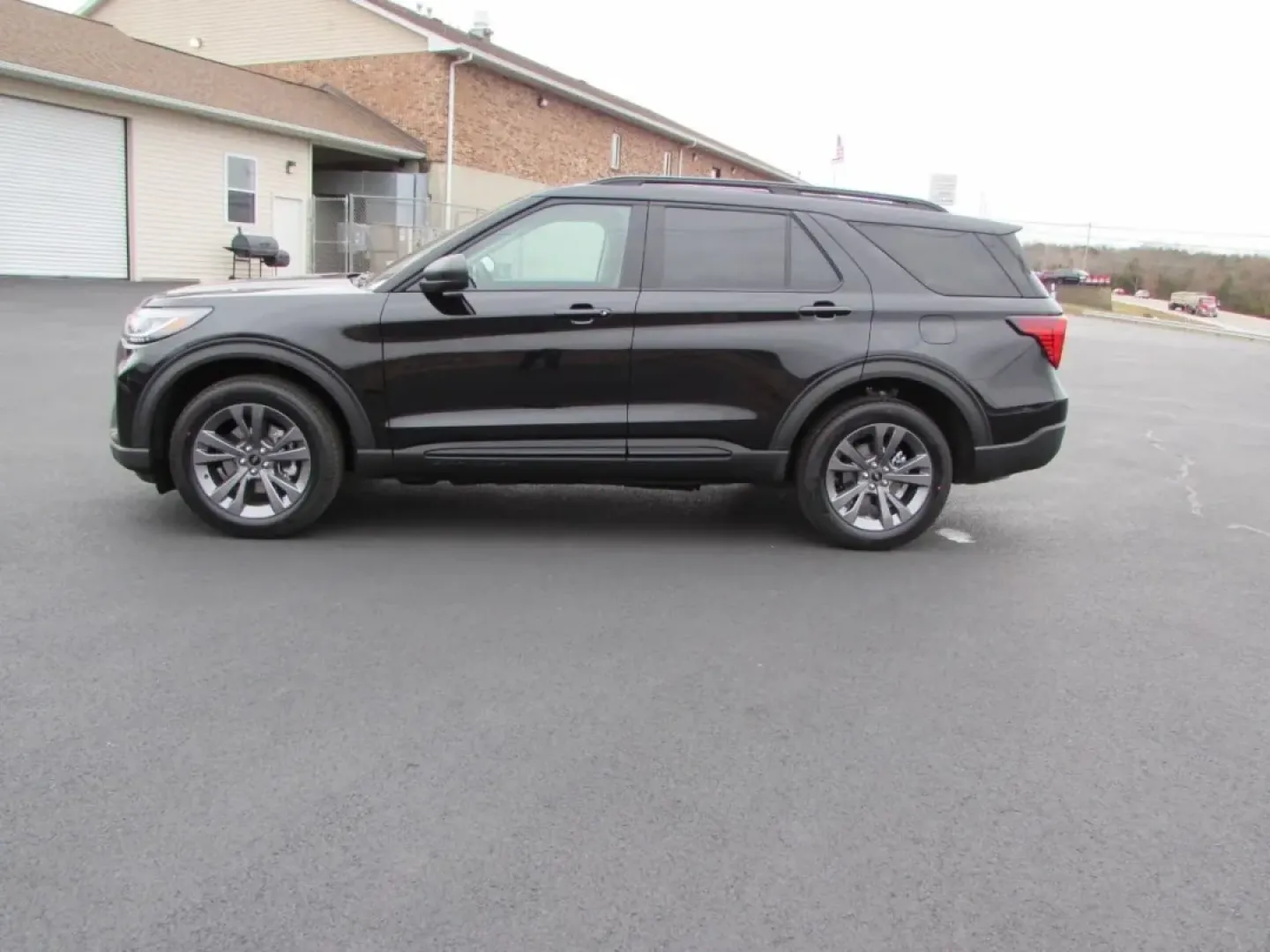 2026 Ford Explorer Active (1FMUK8DH2TG) with an 2.3L EcoBoost I-4 engine, Automatic transmission, located at 12836 Highway 21, De Soto, MO, 63020, (636) 337-7777, 38.151867, -90.575615 - Are you ready to elevate your family's adventures with the perfect blend of style, space, and capability? Look no further than this stunning 2026 Ford Explorer Active, now available at Pettus Ford De Soto. With its exceptional versatility and modern features, this SUV is ideal for growing families, - Photo#3