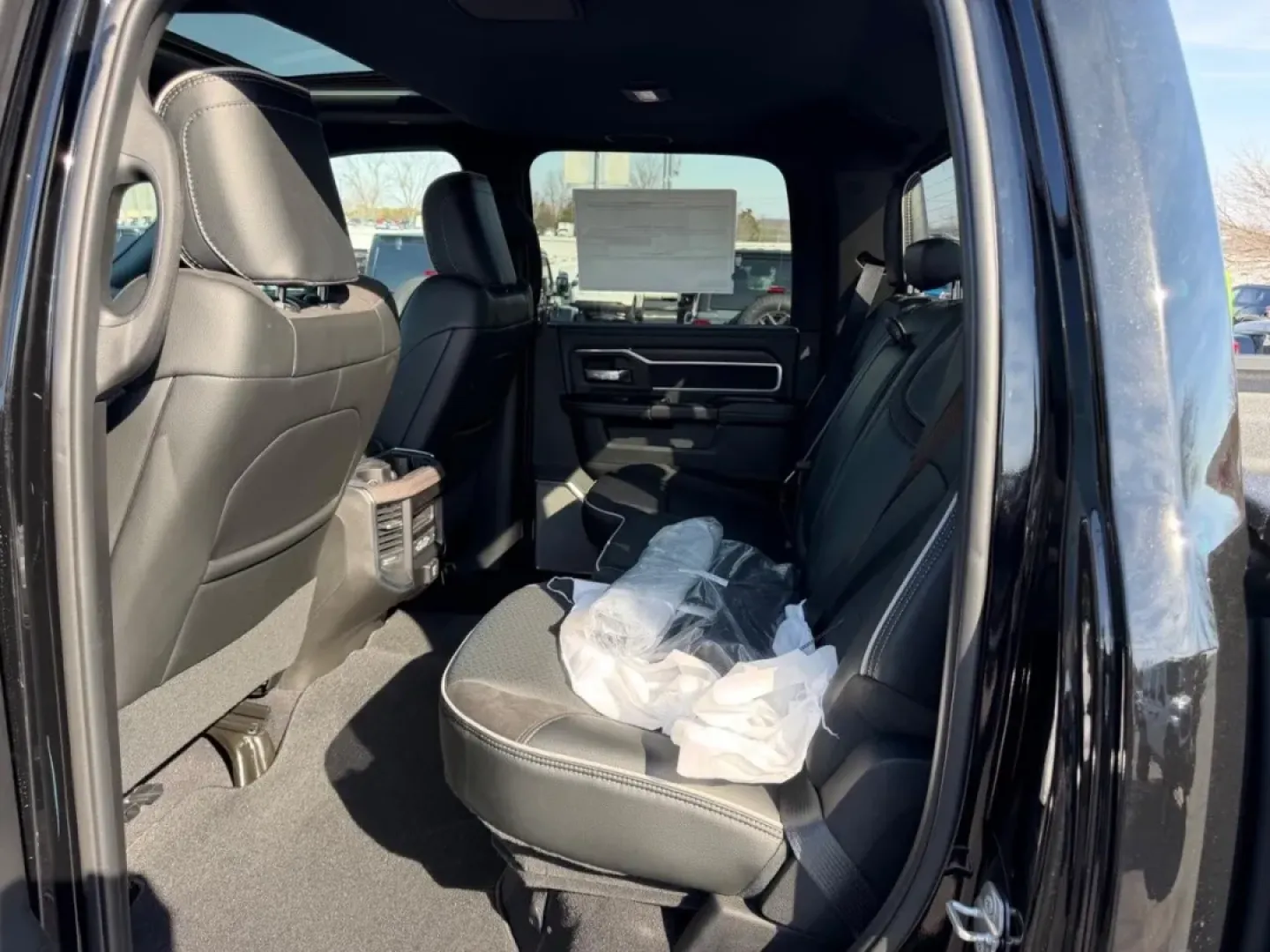 2026 /Black Leather Ram 2500 Laramie (3C63R5FL9TG) with an Straight 6 Turbocharged Diesel engine, 6A transmission, located at 970 Woodlawn Dr., Farmington, MO, 63640, (573) 431-7800, 37.825642, -90.468674 - **Unleash Your Adventurous Spirit with the 2026 Ram 2500 Laramie Perfect for Every Journey!**<br /> <br /> Are you ready to elevate your driving experience? The 2026 Ram 2500 Laramie is not just a truck; it's a lifestyle upgrade, designed for those who demand versatility and strength. Whether you'r - Photo#8