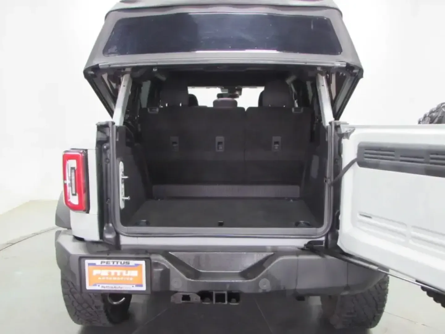 2023 /Black Ford Bronco Wildtrak (1FMEE5DP2PL) with an 2.7L V6 DOHC 24V engine, 7M transmission, located at 12830 Highway 21, De Soto, MO, 63020, (636) 337-7777, 38.153099, -90.573624 - ### Embrace Adventure with the 2023 Ford Bronco at Pettus CDJR DeSoto<br /> <br /> Are you ready to elevate your weekend adventures or tackle your daily commute with style and confidence? Look no further than this stunning 2023 Ford Bronco, now available at Pettus CDJR DeSoto! This rugged SUV is not - Photo#10