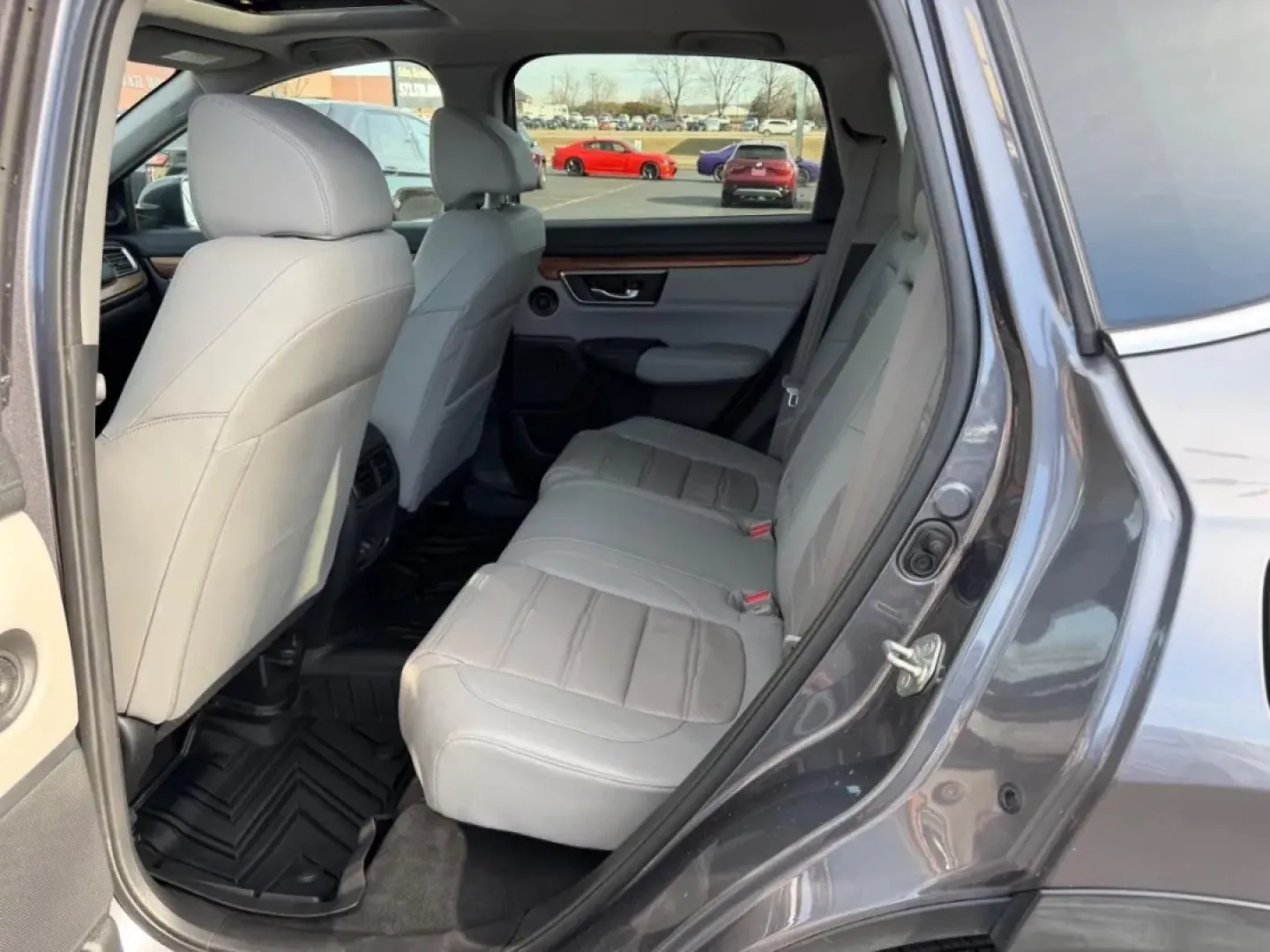 2017 /Gray Leather Honda CR-V EX-L (2HKRW2H84HH) with an 1.5L I-4 16-Valve DOHC engine, Automatic transmission, located at 970 Woodlawn Dr., Farmington, MO, 63640, (573) 431-7800, 37.825642, -90.468674 - **Experience Adventure Every Day with the 2017 Honda CR-V EX-L at Pettus CDJR Farmington!**<br /> <br /> If you're searching for a versatile SUV that perfectly balances style, comfort, and performance, look no further than the 2017 Honda CR-V EX-L, available now at Pettus CDJR Farmington. Whether yo - Photo#9